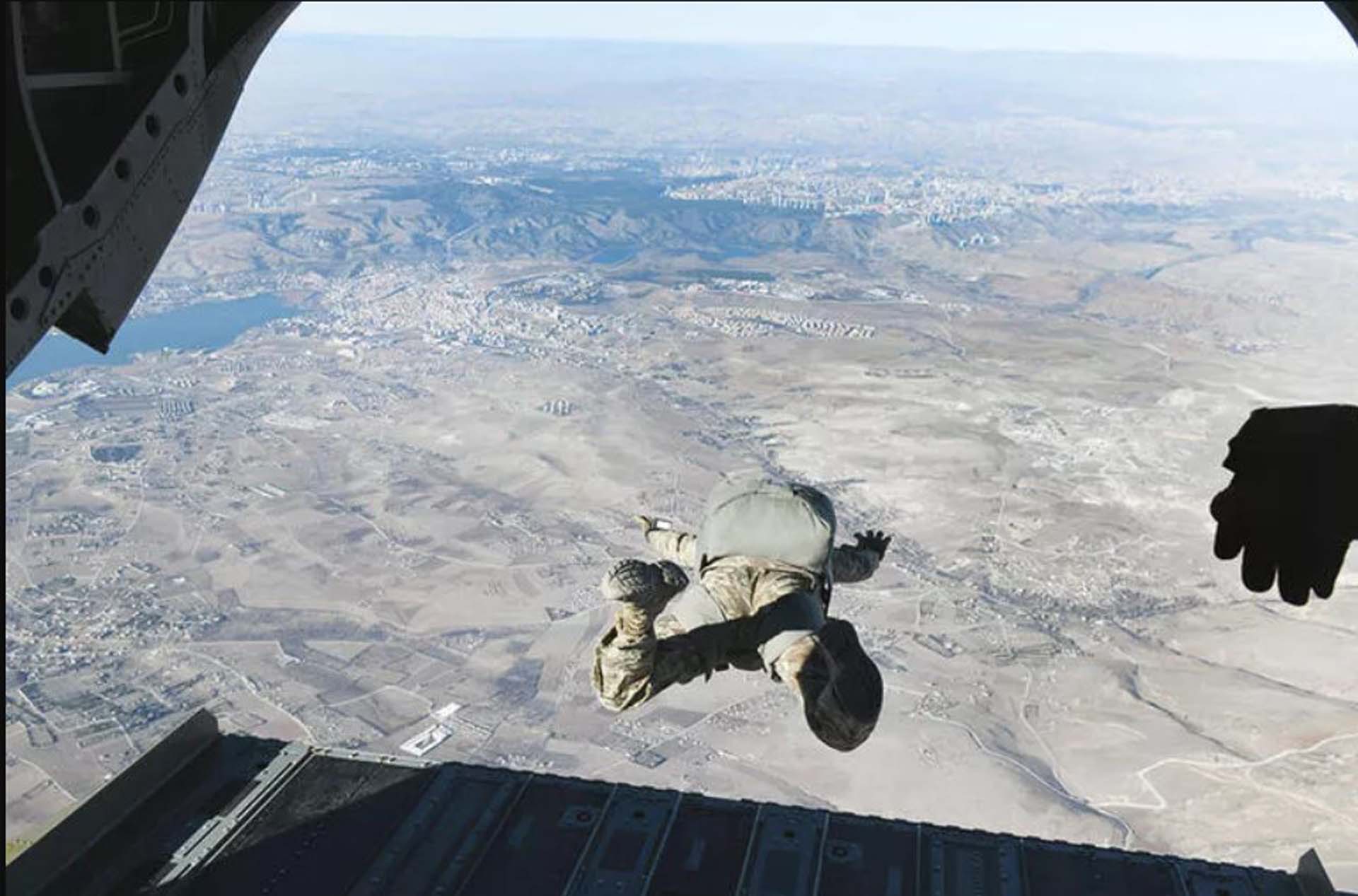 Hande Fırat, Bordo Berelileri anlattı: Kafasının üzerinden mermi geçmeyen yok, teslim olmak düşünülemez, şehadet esastır