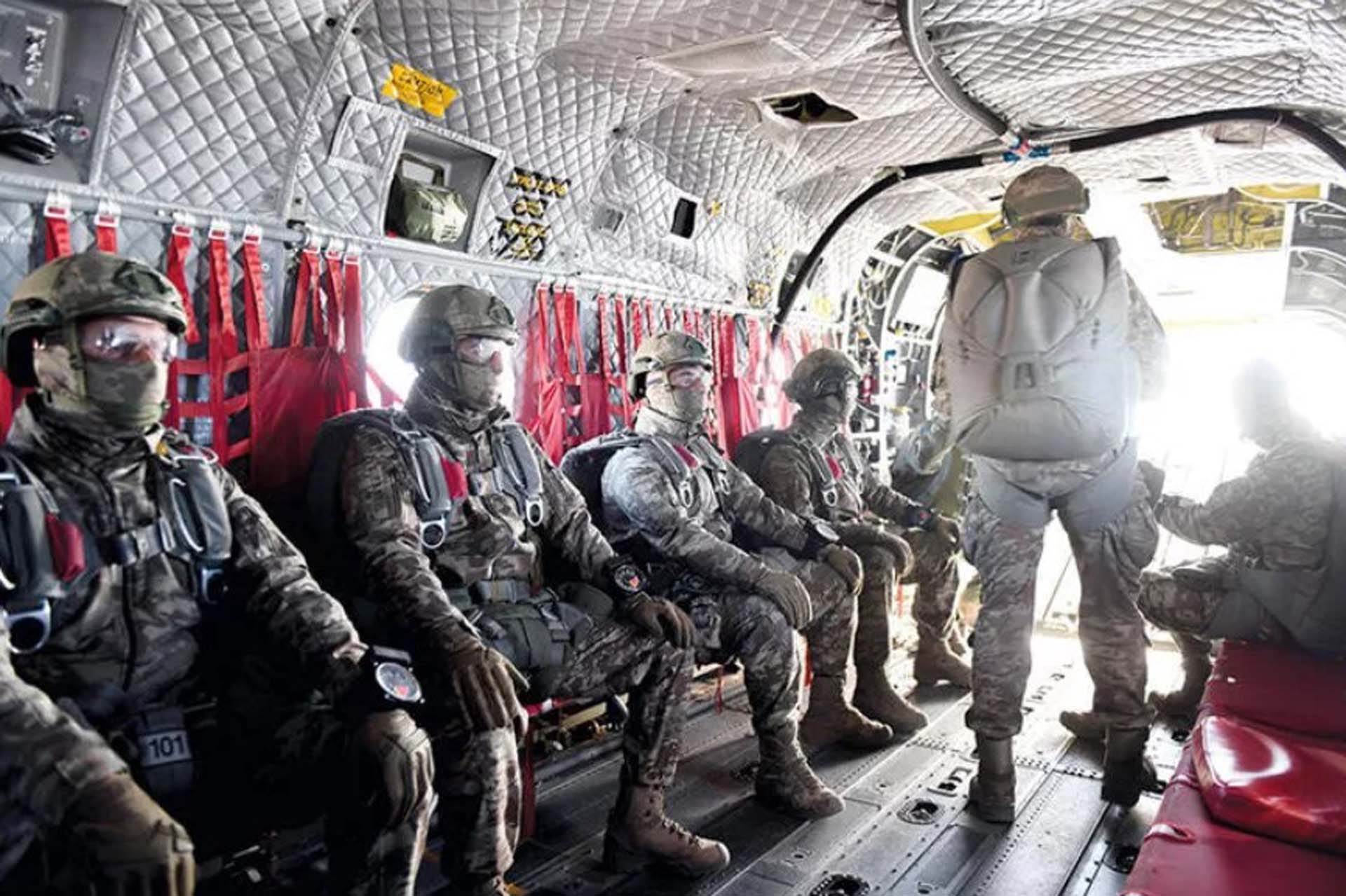 Hande Fırat, Bordo Berelileri anlattı: Kafasının üzerinden mermi geçmeyen yok, teslim olmak düşünülemez, şehadet esastır