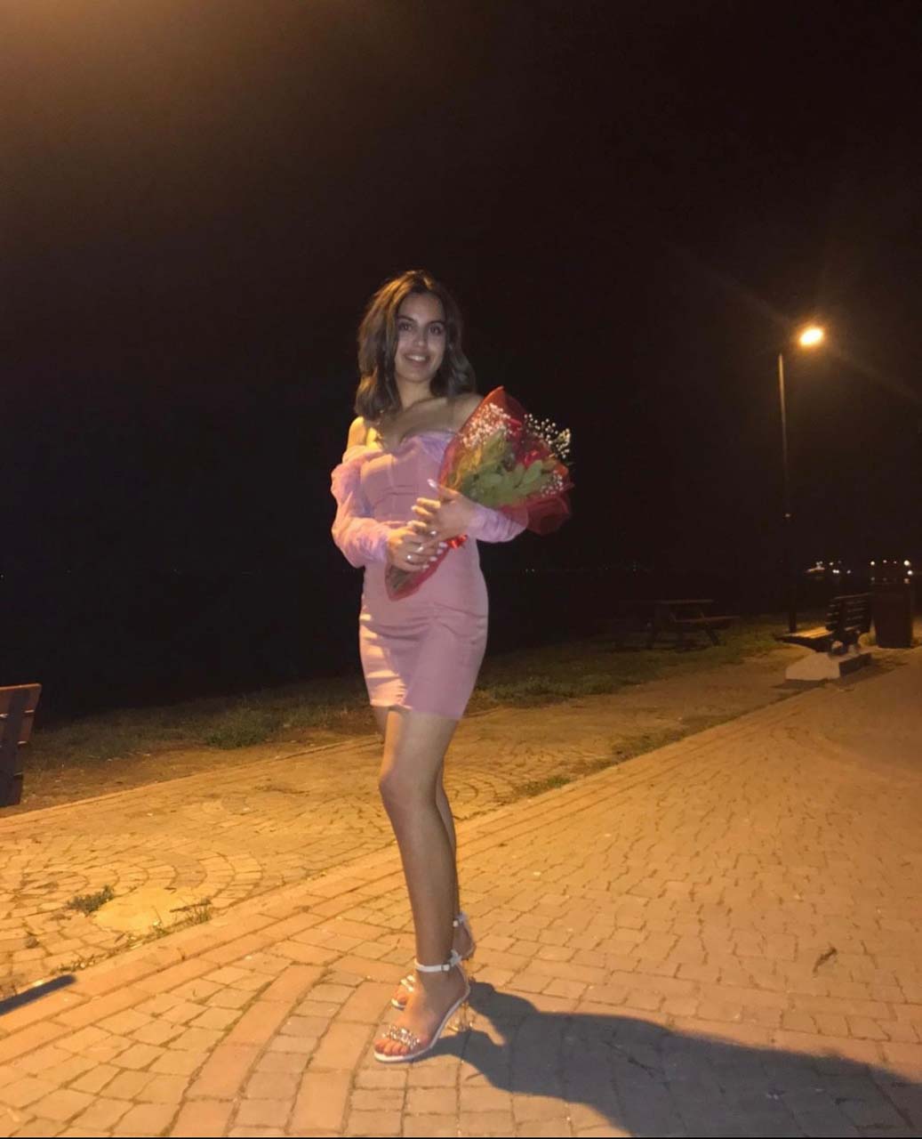 İstanbul Büyükçekmece'de korkunç olay! AVM'nin terasından atlayan genç kız hayatını kaybetti 