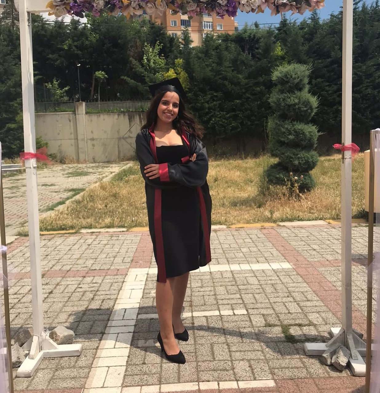 İstanbul Büyükçekmece'de korkunç olay! AVM'nin terasından atlayan genç kız hayatını kaybetti 