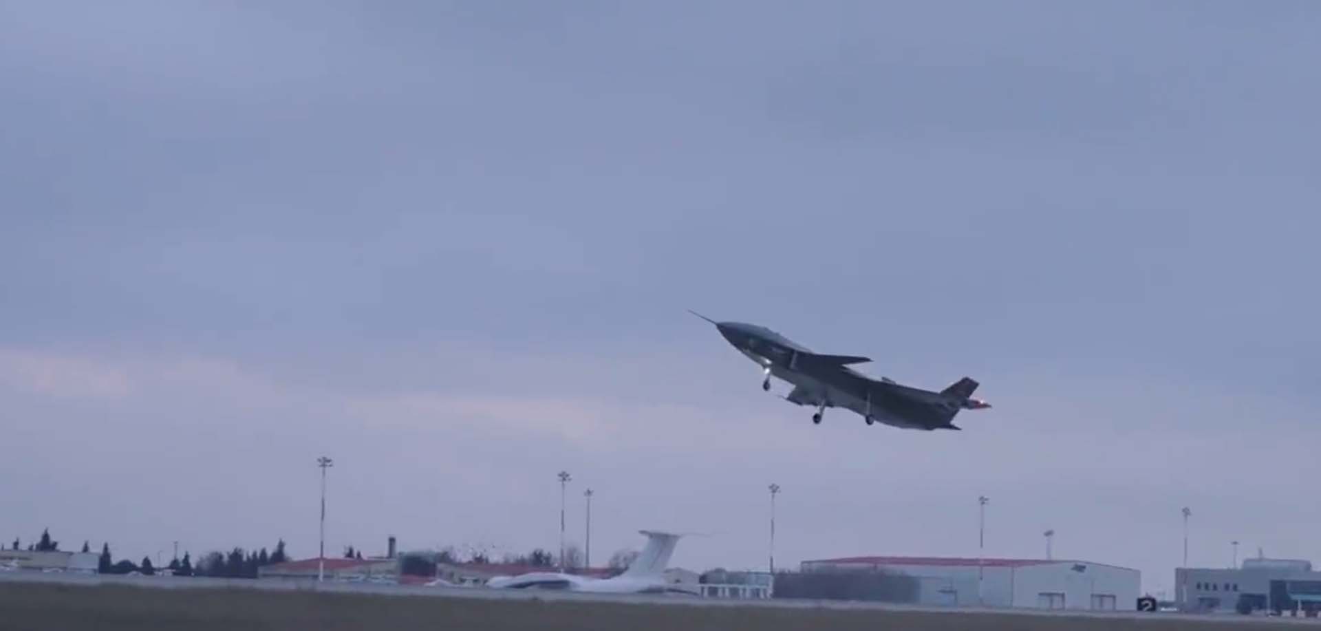 BAYKAR paylaştı! Bayraktar Kızılelma gururlandırdı: Sistem Tanımlama Uçuşu'nu başarıyla tamamladı