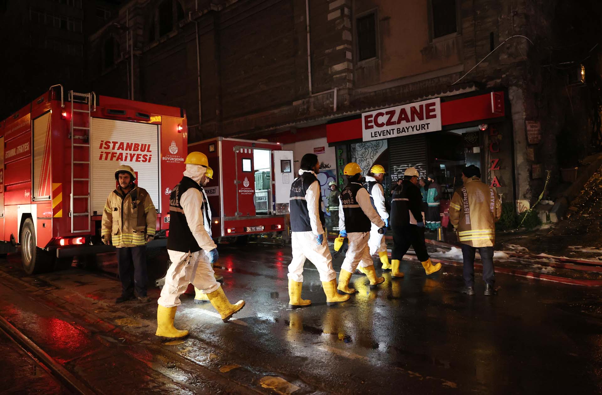 İstanbul Beyoğlu'ndaki Ermeni Kilisesi'nde yangın! Ölüler ve yaralılar var 