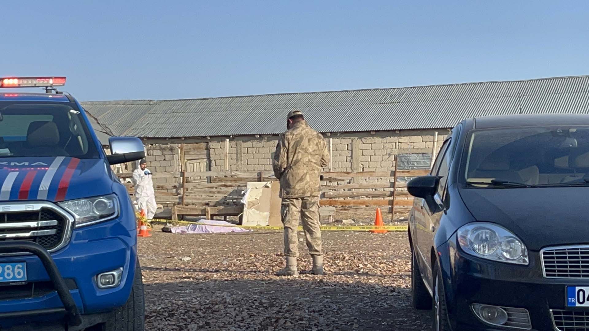 Ağrı'da kan donduran olay! 3 kişi başından vurulmuş halde ölü bulundu 