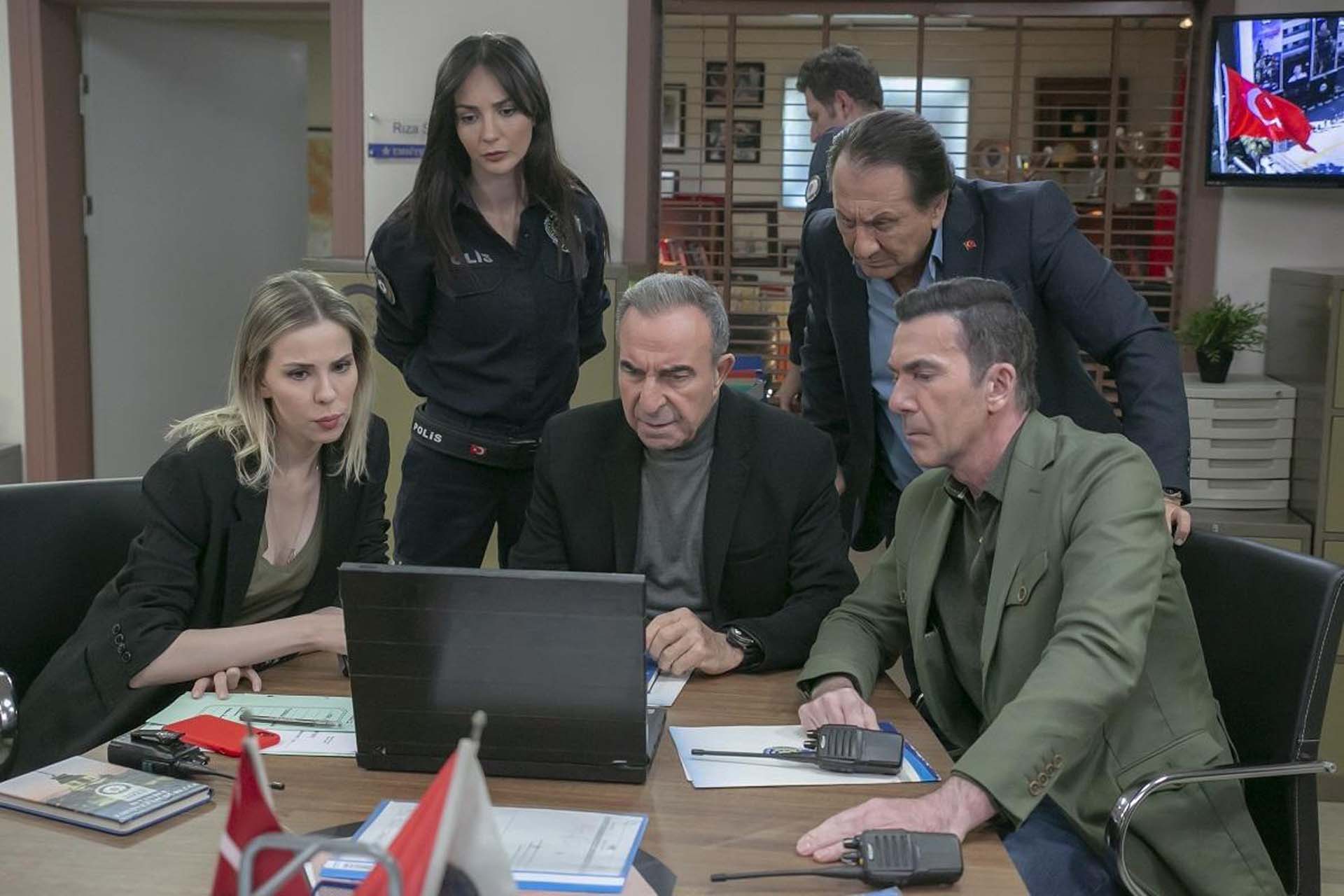 Arka Sokaklar'da bir devir sona erdi! Rıza Baba Zafer diziden ayrıldı