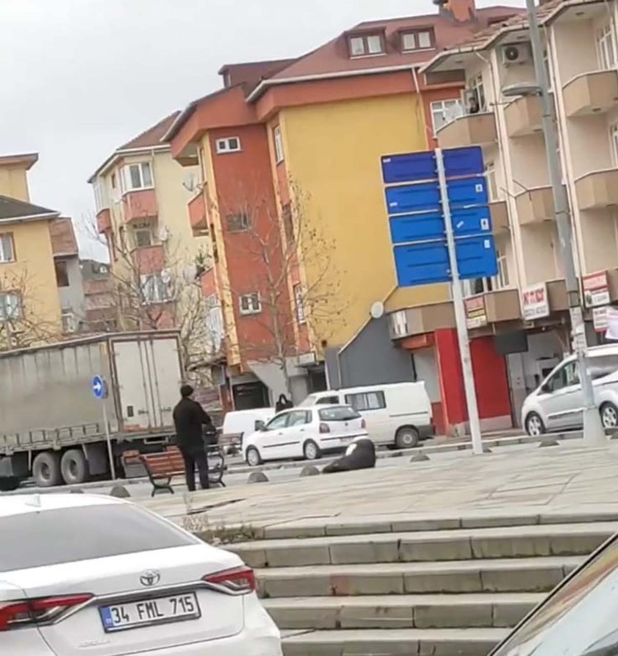 İstanbul Sancaktepe'de dehşet: Sokak ortasında eşine kurşun yağdırdı! O anlar kameraya yansıdı