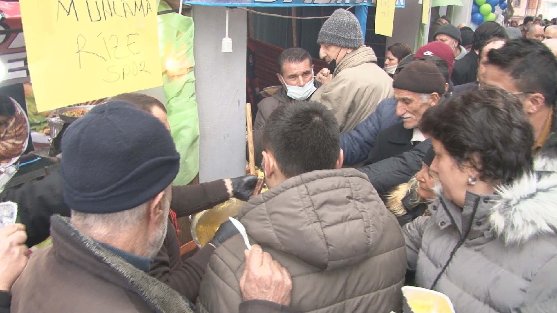 Bedava hamsi ve muhlama için sıraya girdiler, birbirlerini ezdiler! 