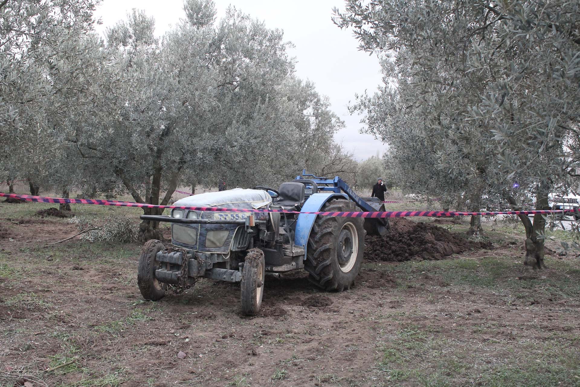 Gübrenin içinden çıkan şeyi görünce şoke oldu! Çiftçinin ihbarı ekipleri harekete geçirdi