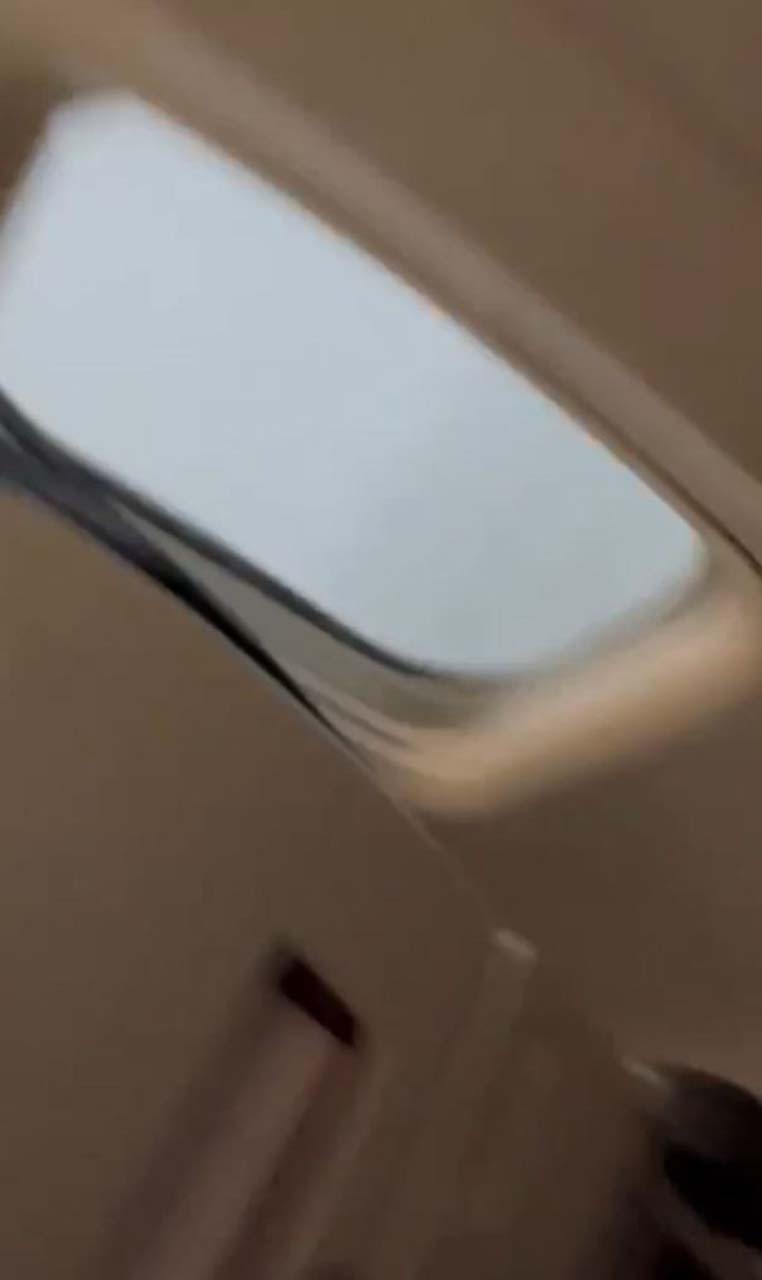 Yolcu uçağına yıldırım isabet etti! O anlar saniye saniye kaydedildi