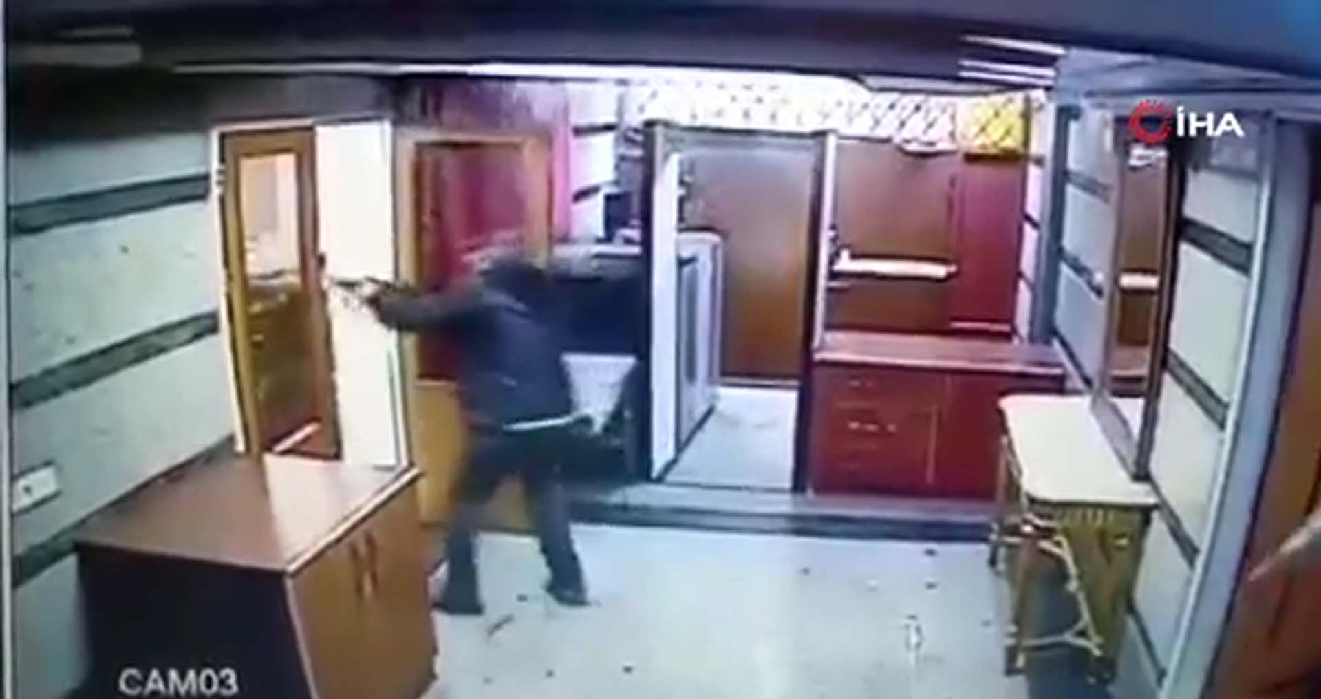 Azerbaycan'ın Tahran Büyükelçiliğine silahlı saldırı: Güvenlik amiri öldü, 2 kişi yaralandı! Görüntüler ortaya çıktı