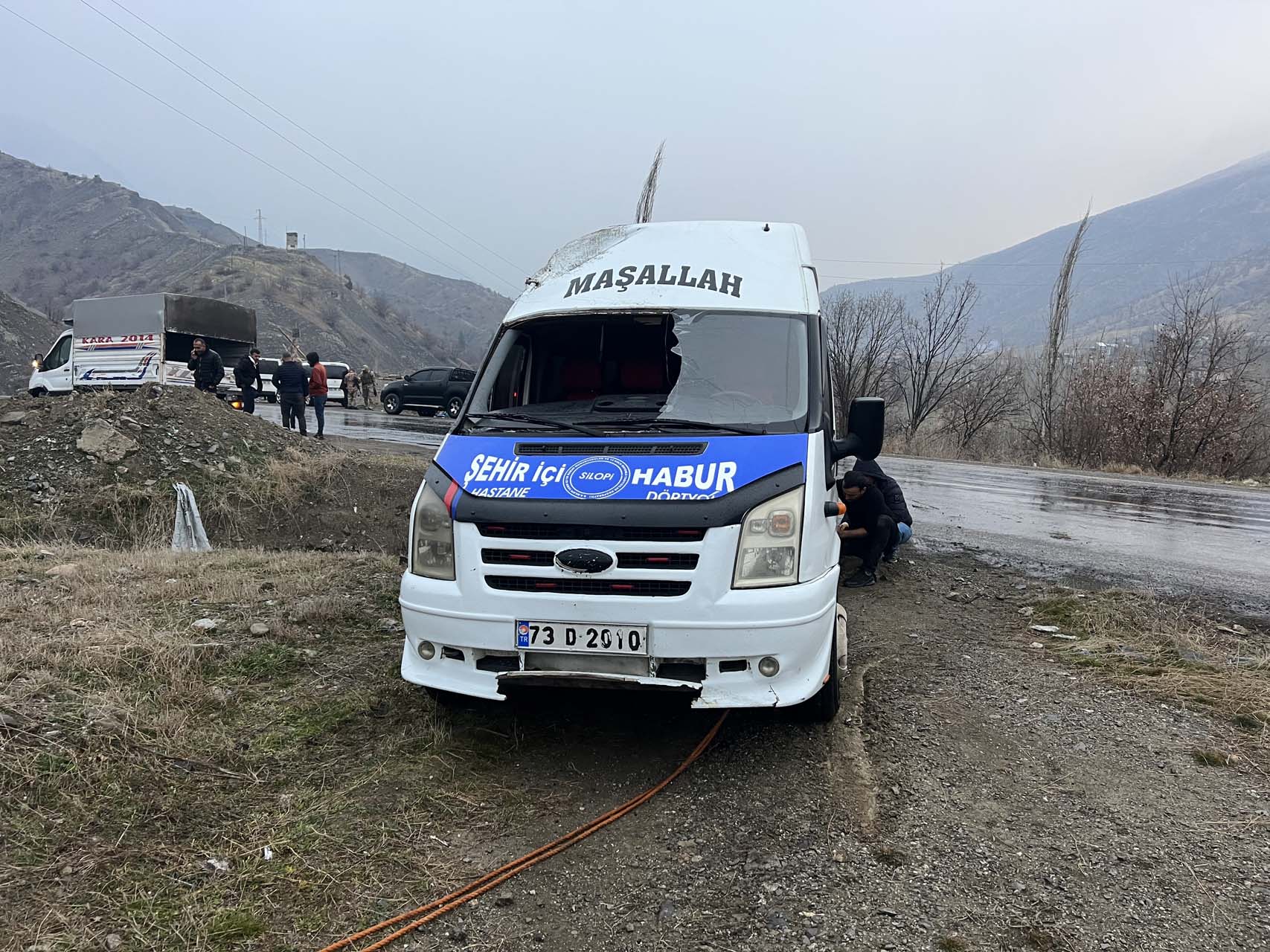 Şanlıurfa'da minibüs şarampole devrildi: Yaralılar var