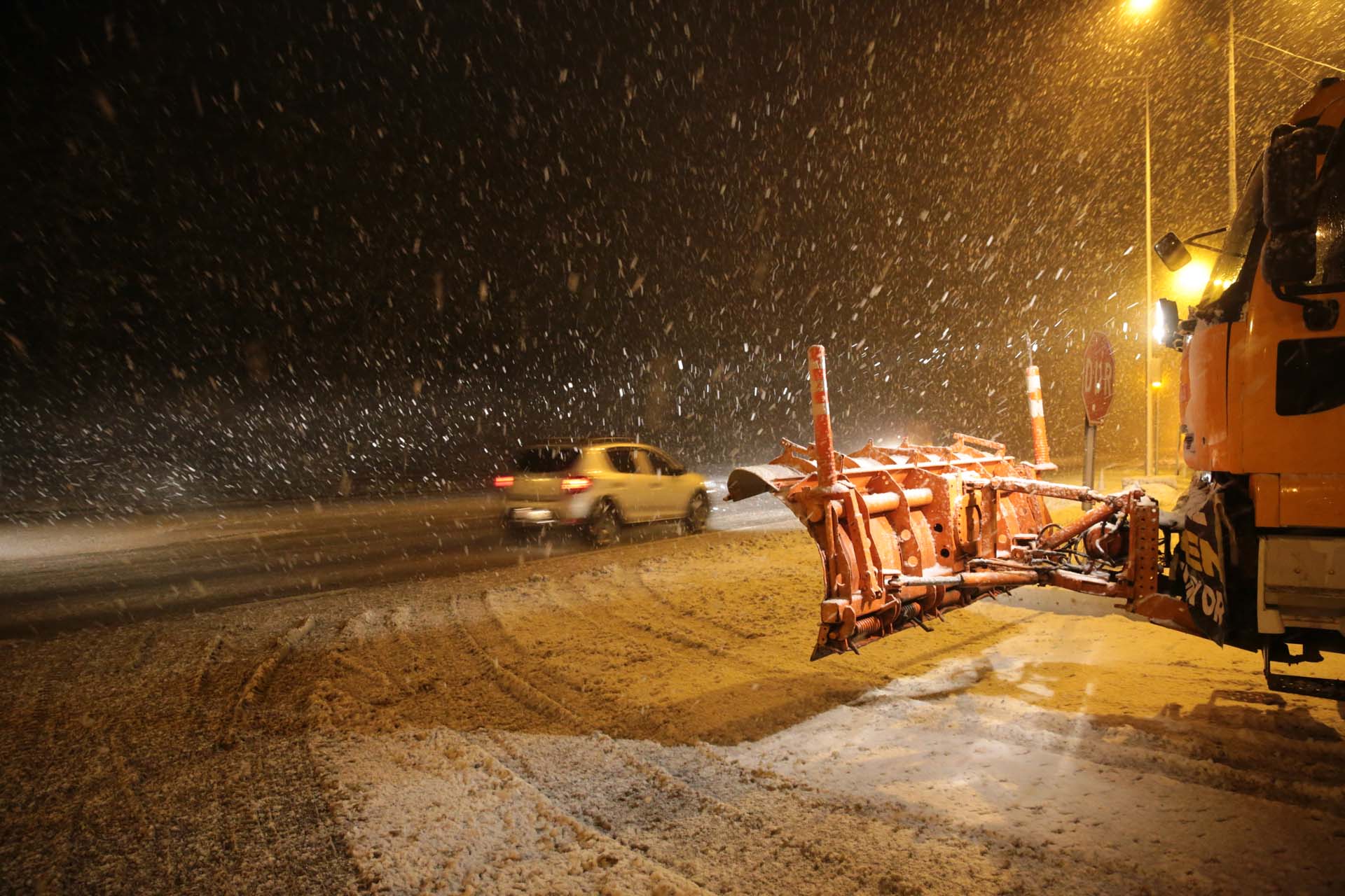 Bolu Dağı kar yağışına teslim oldu! Ekipler çalışmalarını hızlandırdı 