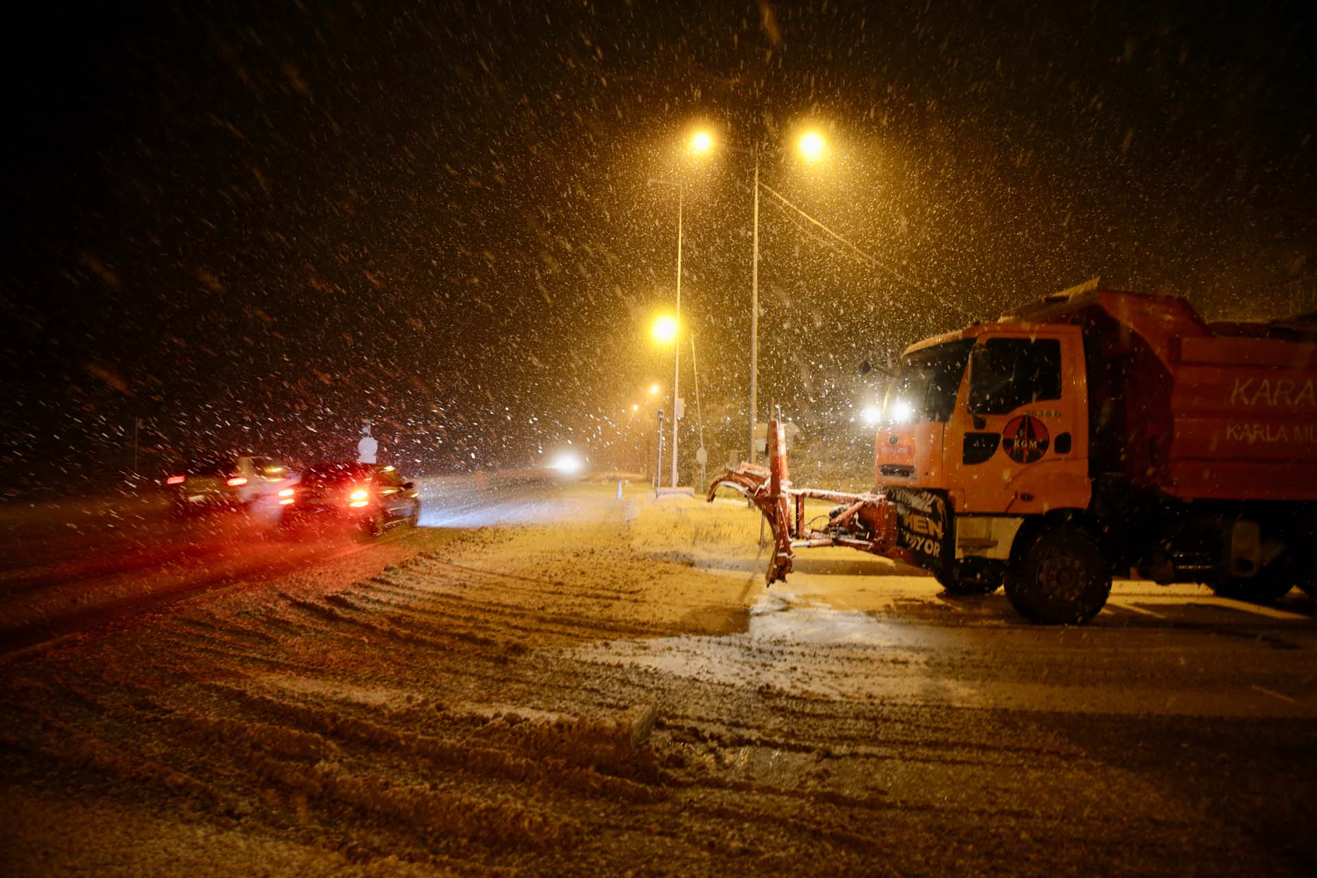 Bolu Dağı kar yağışına teslim oldu! Ekipler çalışmalarını hızlandırdı 