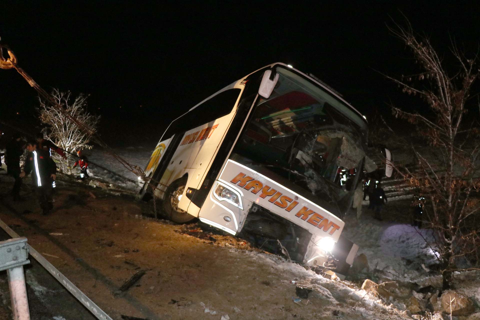 Son dakika | Kayseri'de can pazarı! Yolcu otobüsü şarampole devrildi: Çok sayıda ölü ve yaralı var 