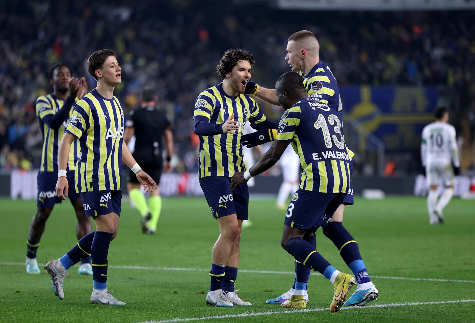 Fenerbahçe, Kasımpaşa'yı golcüleriyle yıktı! Valencia 4 golle yıldızlaştı: 5-1 | MAÇ SONUCU