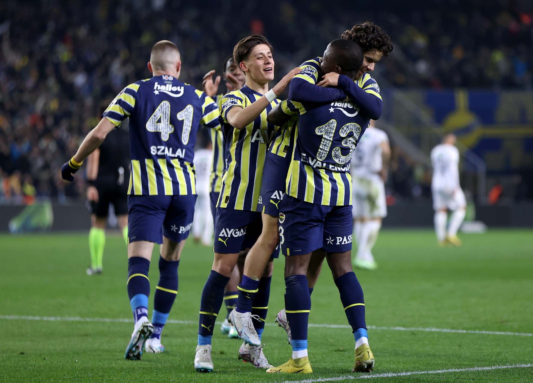 Fenerbahçe, Kasımpaşa'yı golcüleriyle yıktı! Valencia 4 golle yıldızlaştı: 5-1 | MAÇ SONUCU