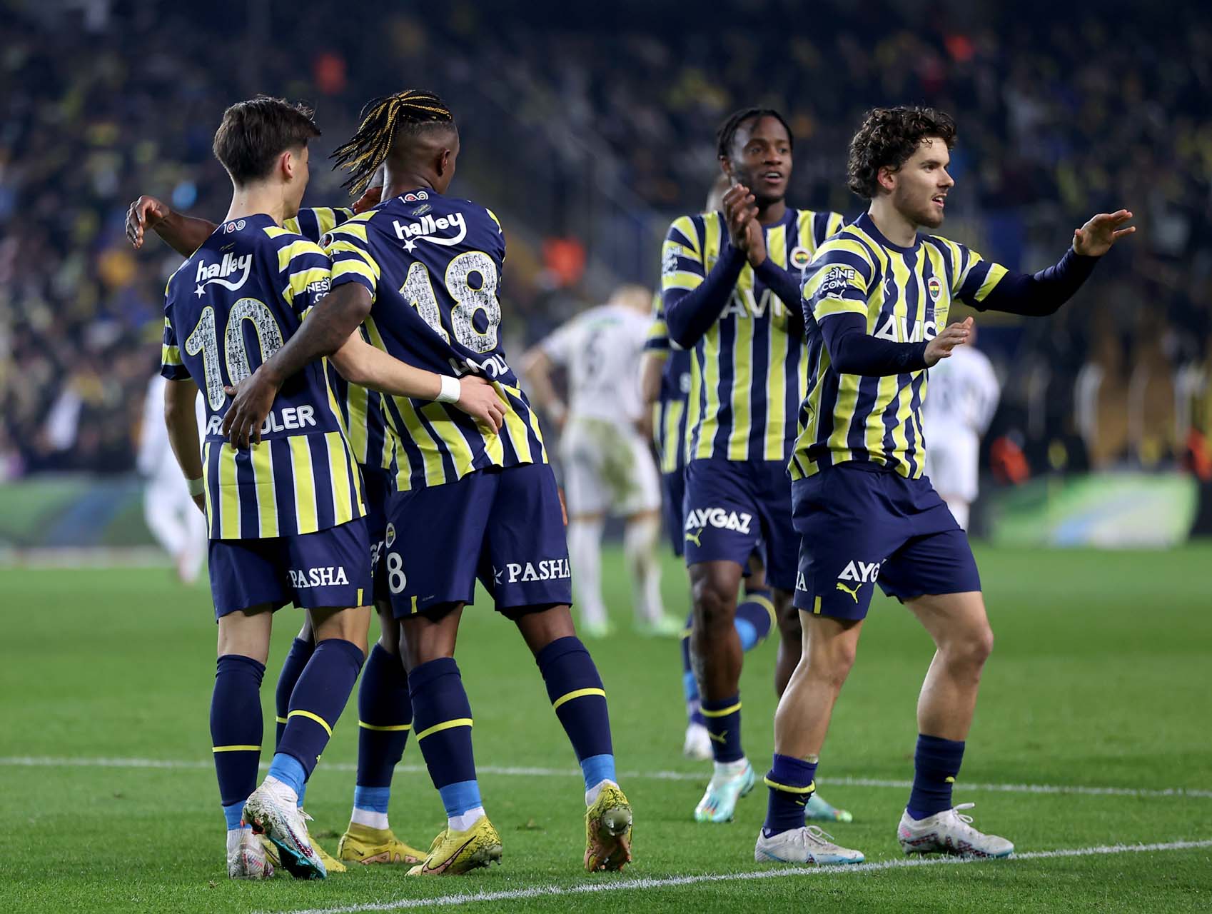 Fenerbahçe, Kasımpaşa'yı golcüleriyle yıktı! Valencia 4 golle yıldızlaştı: 5-1 | MAÇ SONUCU