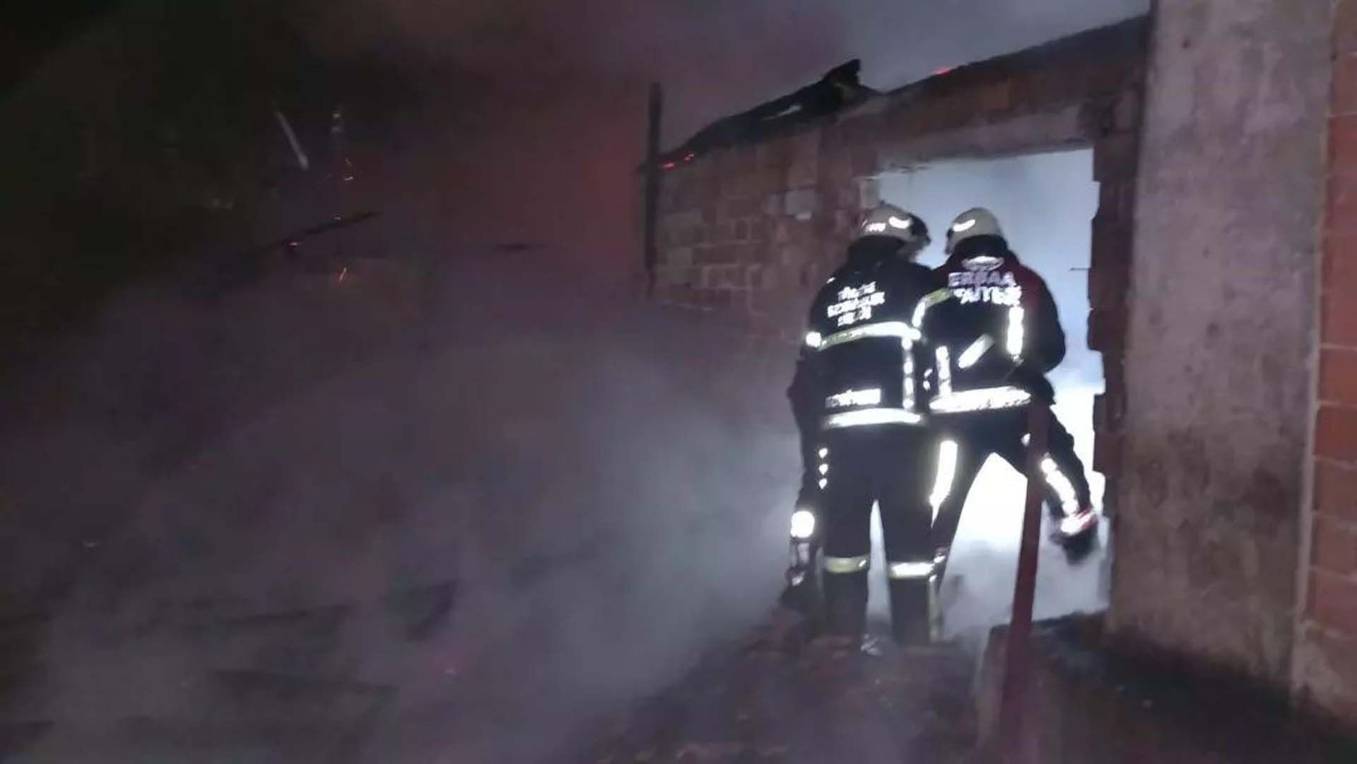 Tokat'ta acı olay! Ahırda çıkan yangında 90 keçi telef oldu 