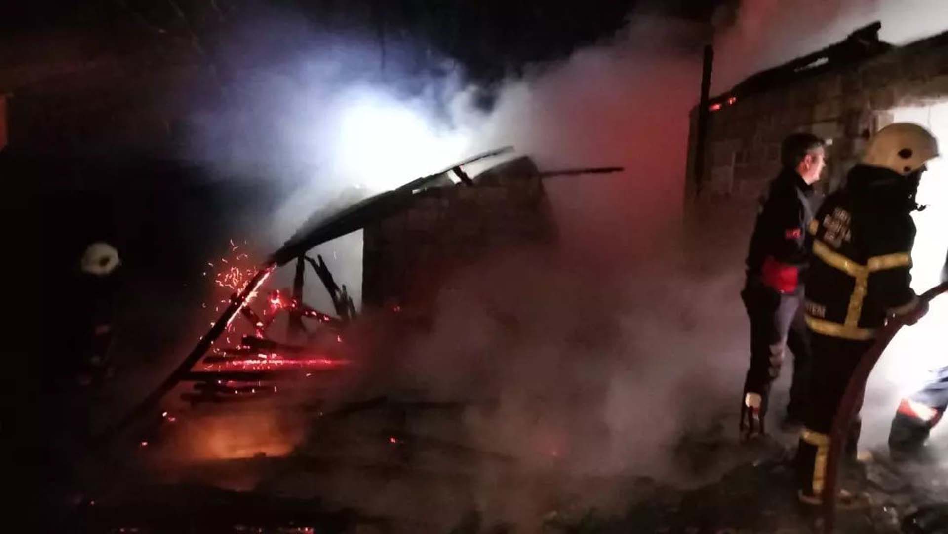 Tokat'ta acı olay! Ahırda çıkan yangında 90 keçi telef oldu 