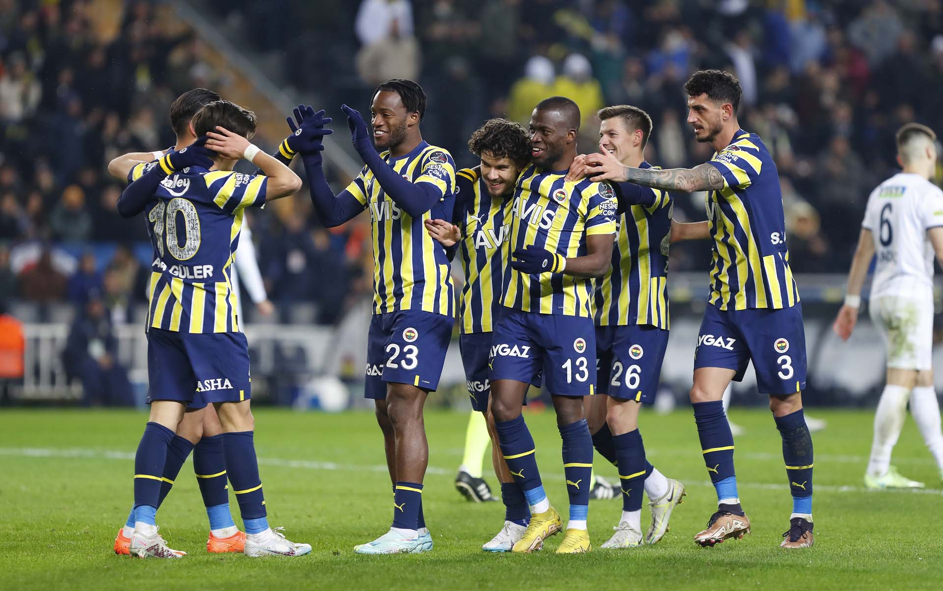 Fenerbahçe, Kasımpaşa'yı golcüleriyle yıktı! Valencia 4 golle yıldızlaştı: 5-1 | MAÇ SONUCU