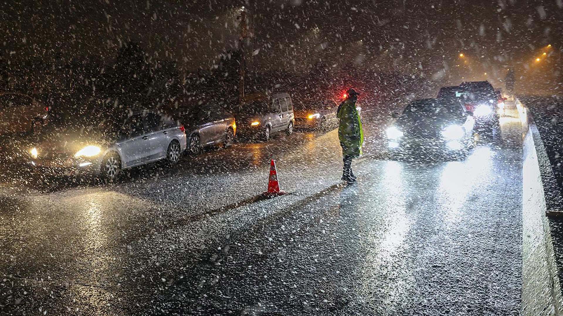 İstanbullular dikkat! Sıcaklıklar eksiye düşüyor: Yağmur ve karla karışık yağmur geliyor 