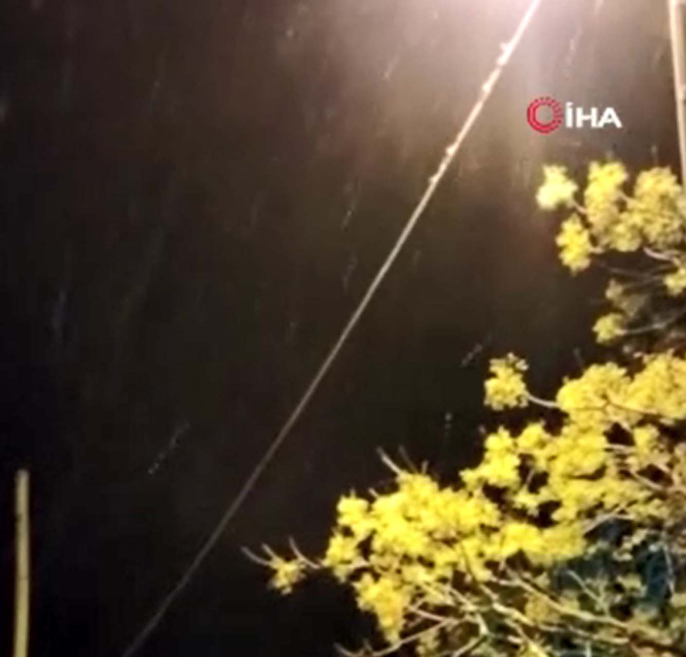 İstanbullular dört gözle bekliyordu! Silivri'de kar yağdı