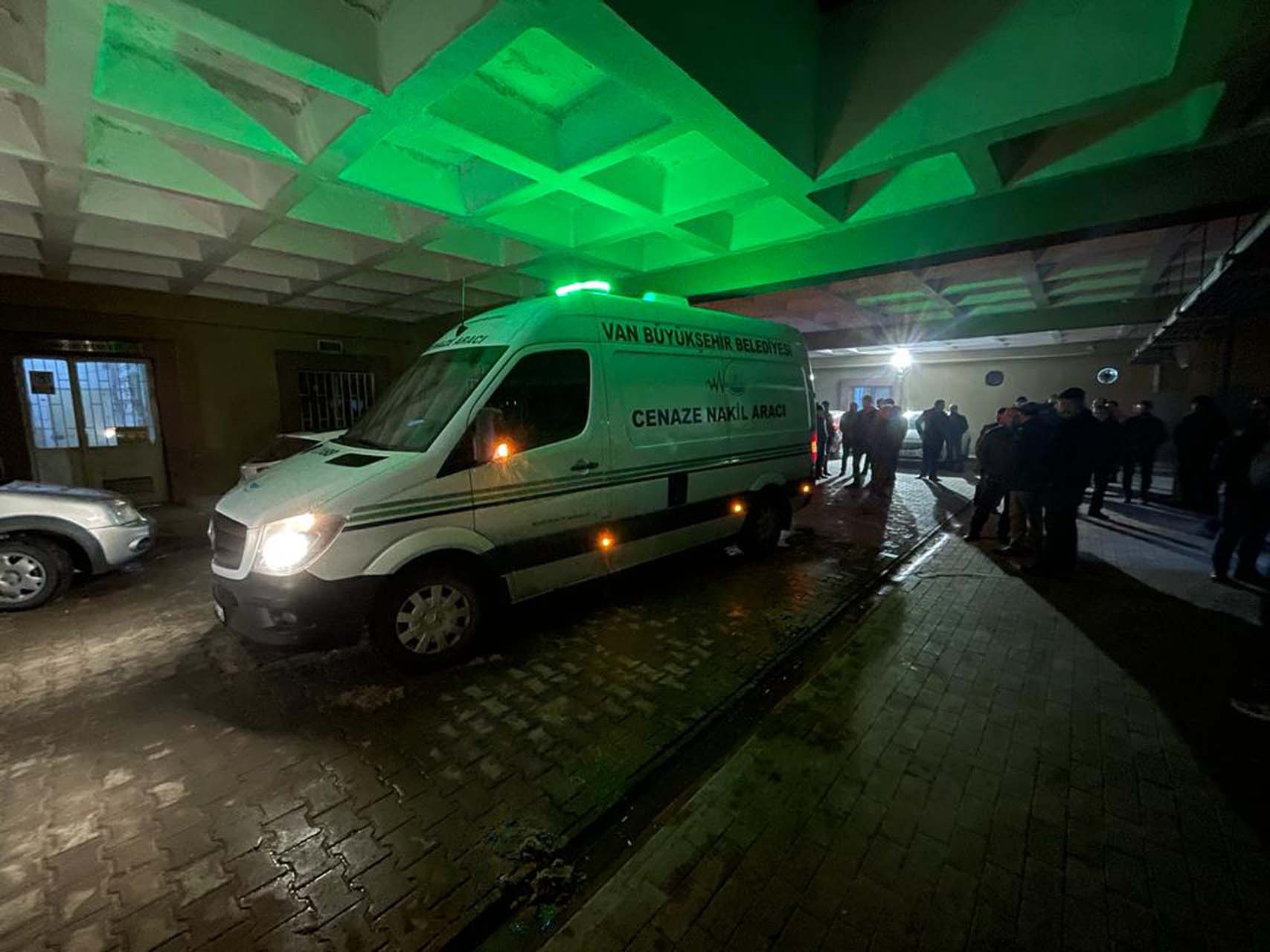 Van'da başıboş köpek, oyun oynayan çocuğa saldırdı! Küçük çocuk hayatını kaybetti 