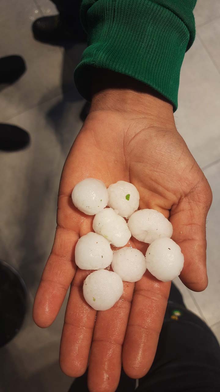 Antalya'da ceviz büyüklüğünde dolu yağdı! Vatandaşlar zorlu anlar yaşadı! 