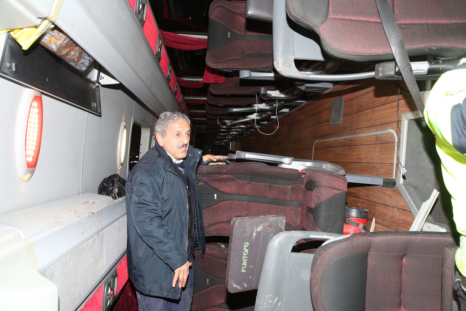 Tokat'ta kar yağışı kazaya neden oldu! Yolcu otobüsü şarampole devrildi: Muavin Mert Balcı öldü, yaralılar var