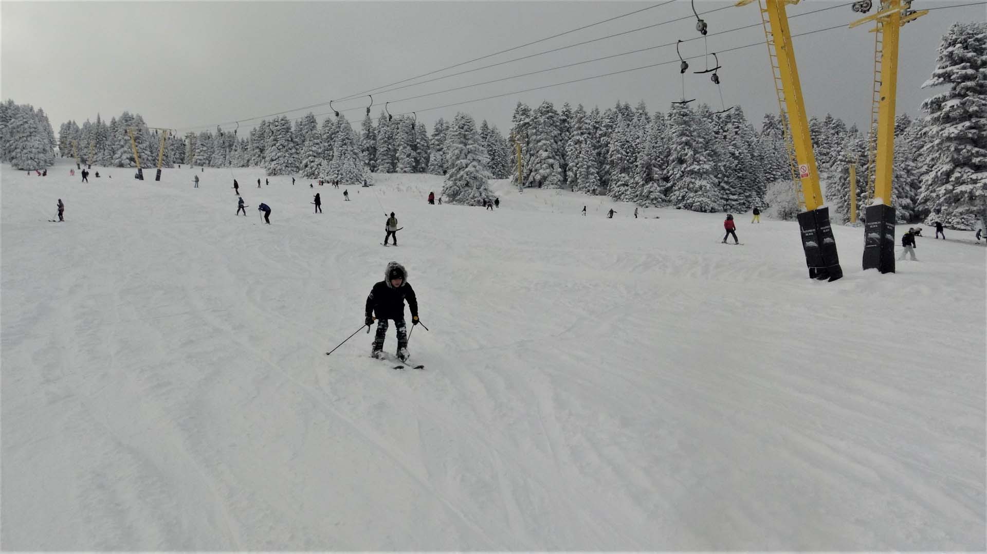 Bursa Uludağ kar yağışına doydu! Tatilciler beyaz örtünün keyfini çıkardı