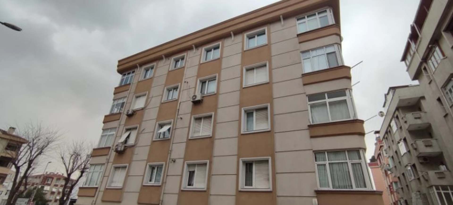 İstanbul'da korkunç olay! Yeni doğan bebeğini camdan aşağı attı!