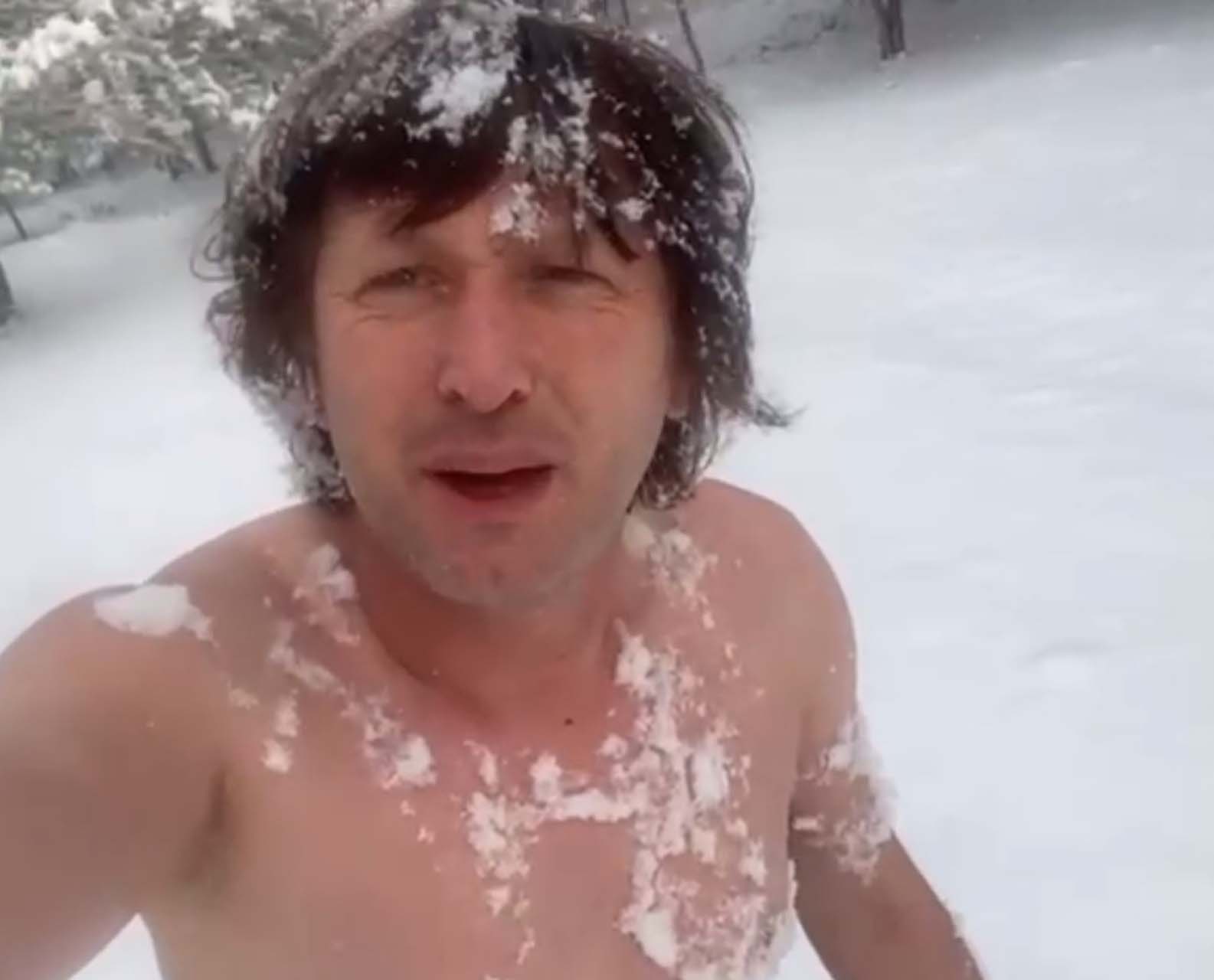 Sakarya'da bir vatandaş karın tadını çıplak çıkardı!