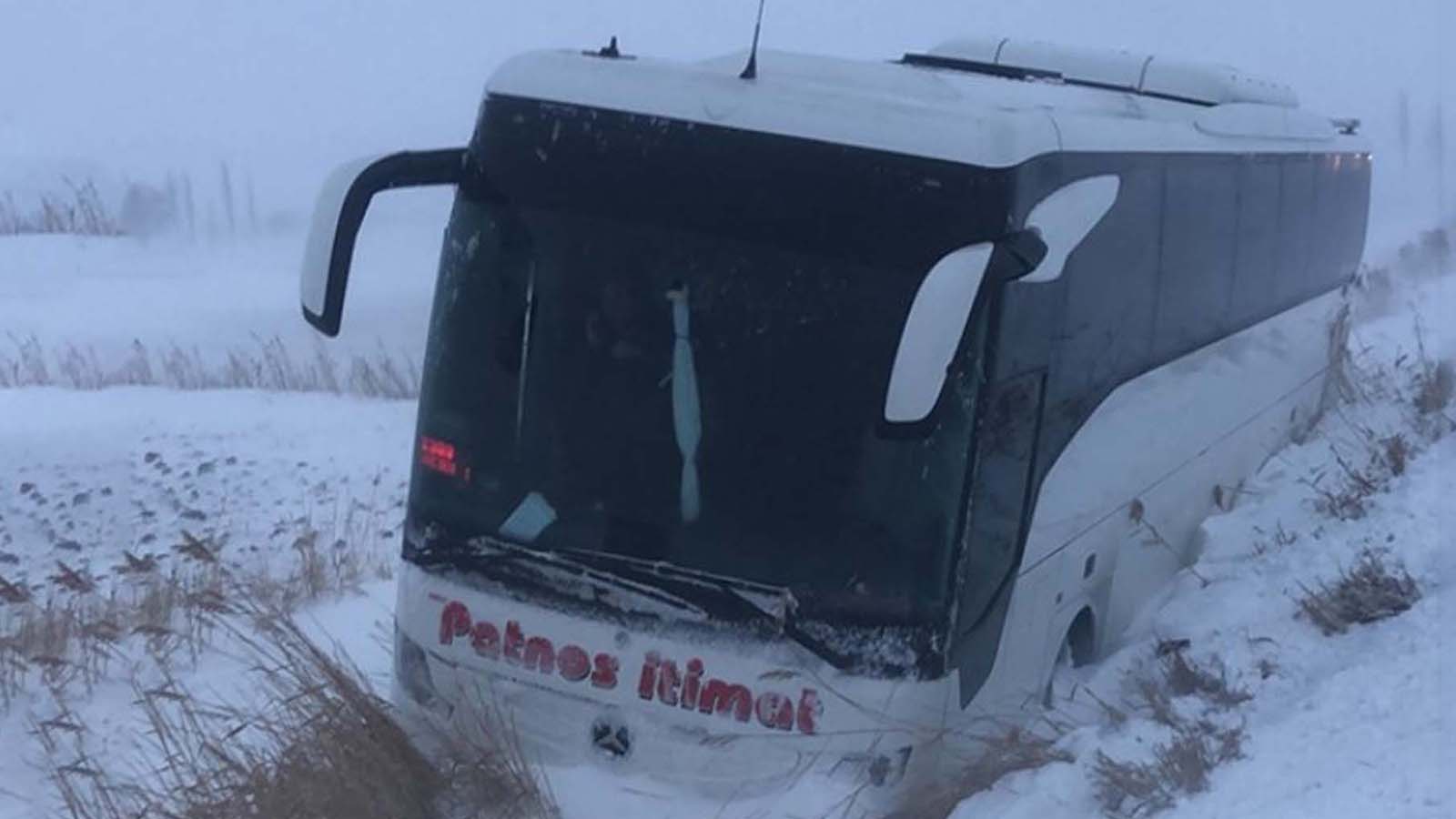 Erzincan'da kar nedeniyle 41 yolcu otobüste mahsur kaldı!