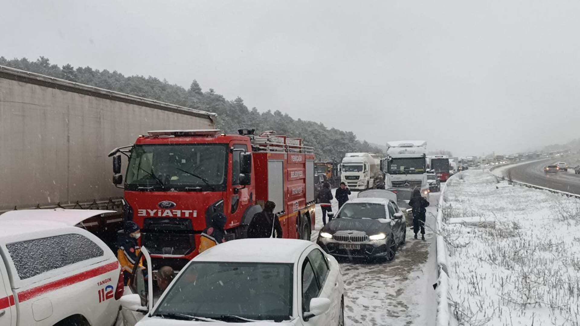 Son dakika | Bolu Yedigöller mevkisinde zincirleme trafik kazası: İstanbul yönüne ulaşım sağlanamıyor