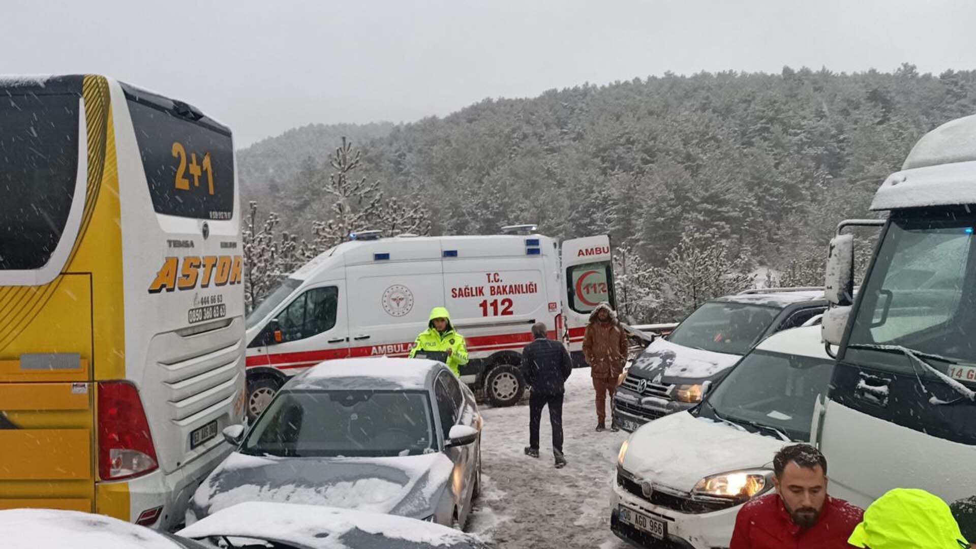 Son dakika | Bolu Yedigöller mevkisinde zincirleme trafik kazası: İstanbul yönüne ulaşım sağlanamıyor