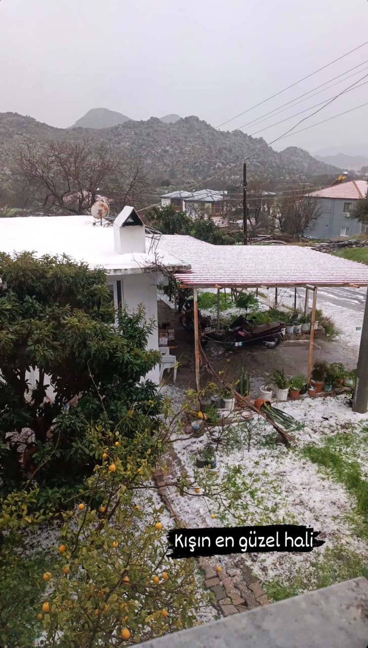 Marmaris'te dolu yağışı etkili oldu! Cadde ve sokaklar bembeyaz oldu 