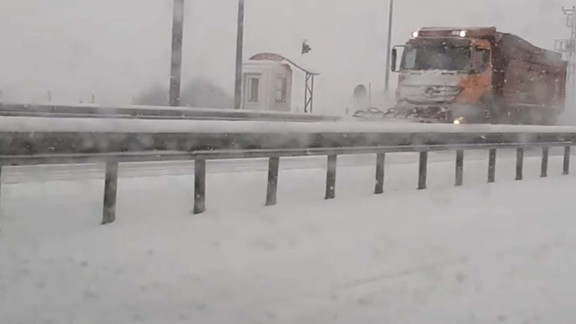 Çankırı'da zincirleme trafik kazası! 14 araç birbirine girdi: Yaralılar var 