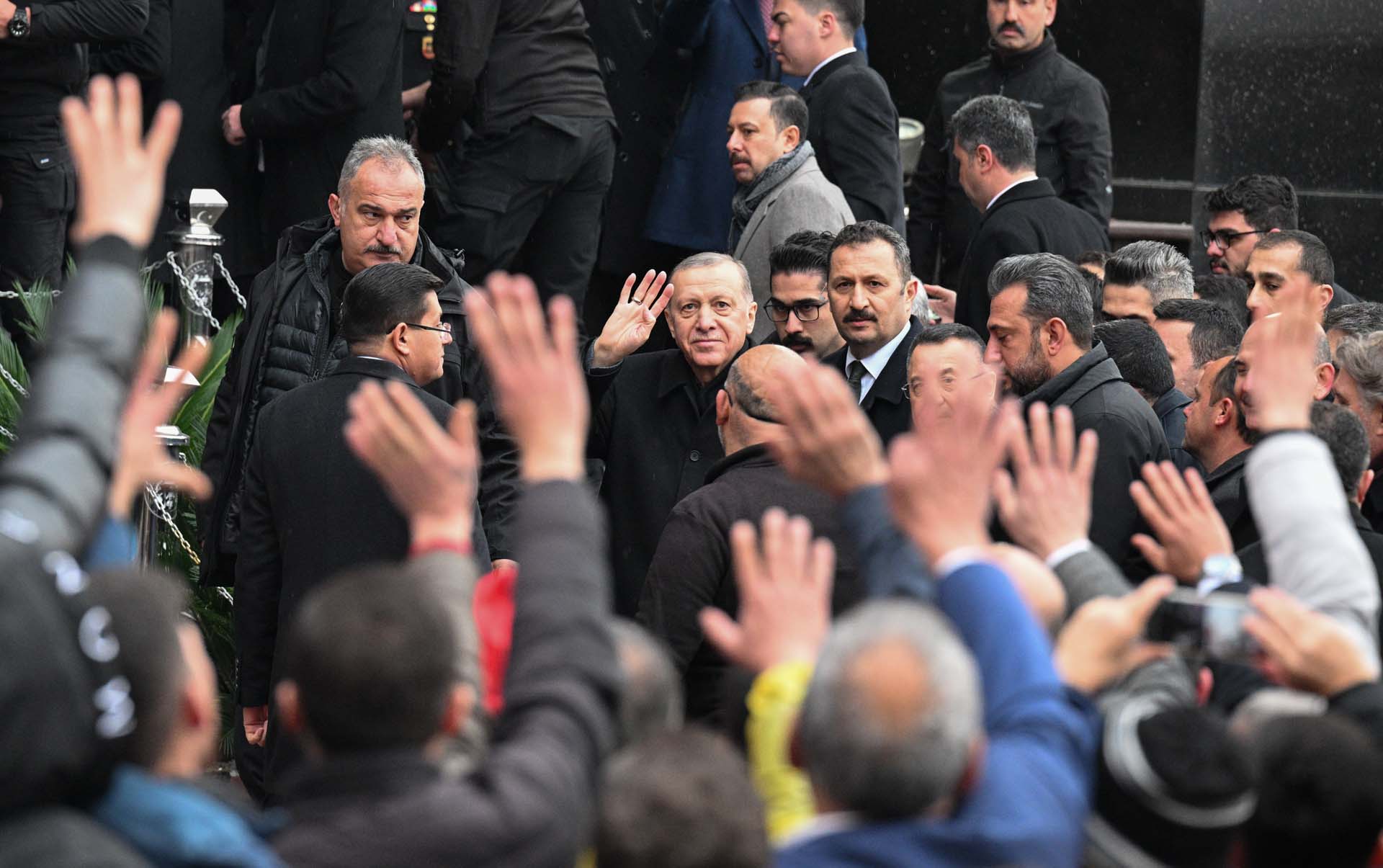 Cumhurbaşkanı Erdoğan, Nazilli'de vatandaşlara hitap etti: Masanın altında birbirinin ayaklarını tekmelemekten fırsat bulamıyorlar