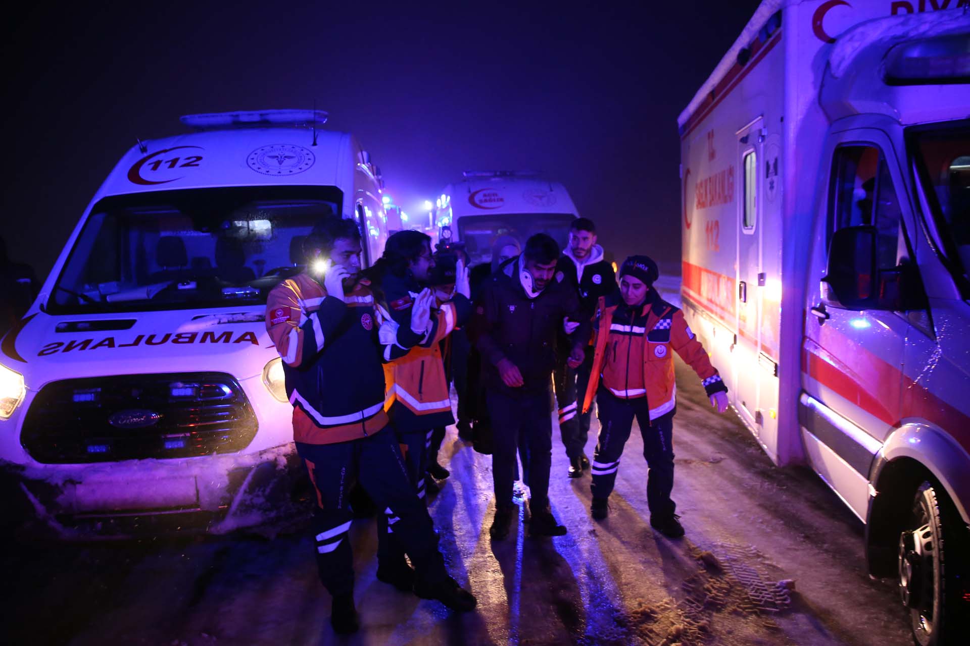 Son dakika | Diyarbakır'da yolcu otobüsü şarampole devrildi: Çok sayıda yaralı var