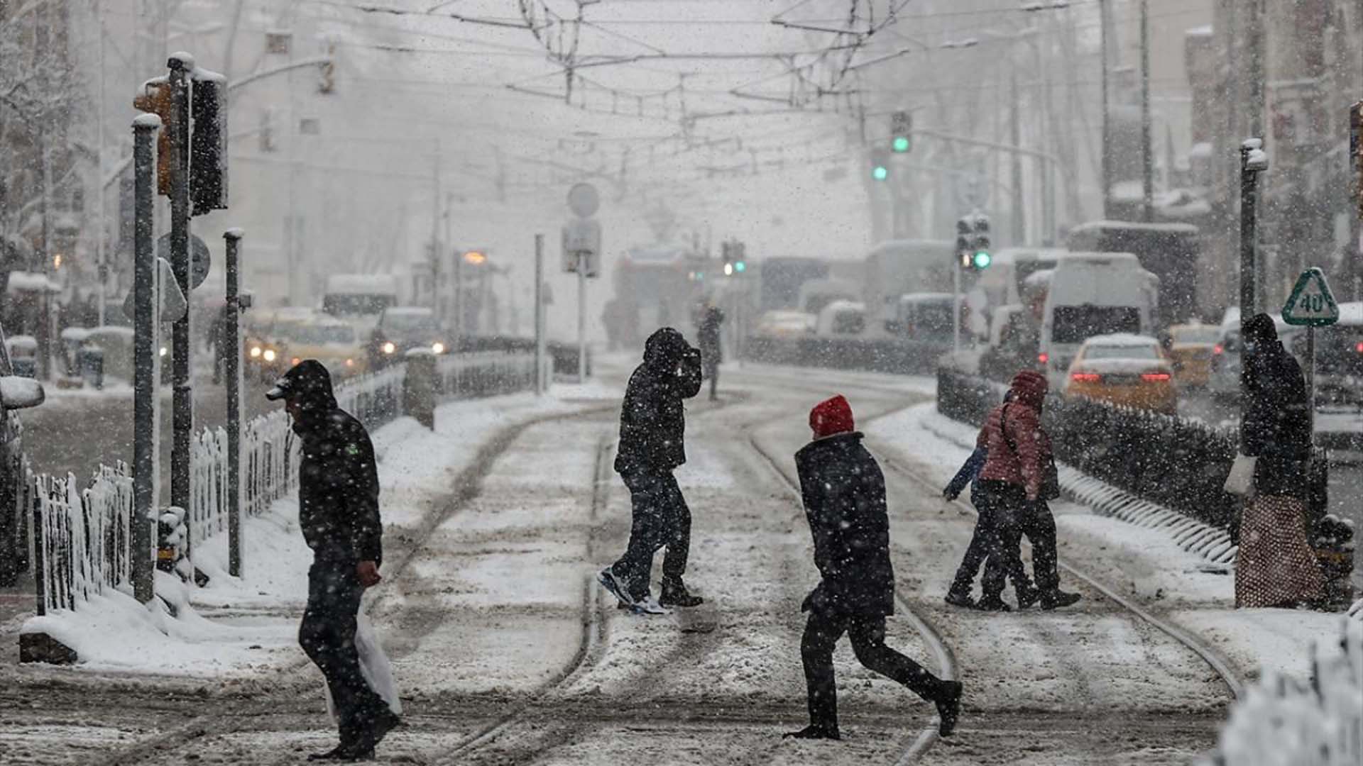 İstanbullular dikkat! Kar yağışı en çok o ilçeleri vuracak: Mümkün olduğunca yollarda olmayalım