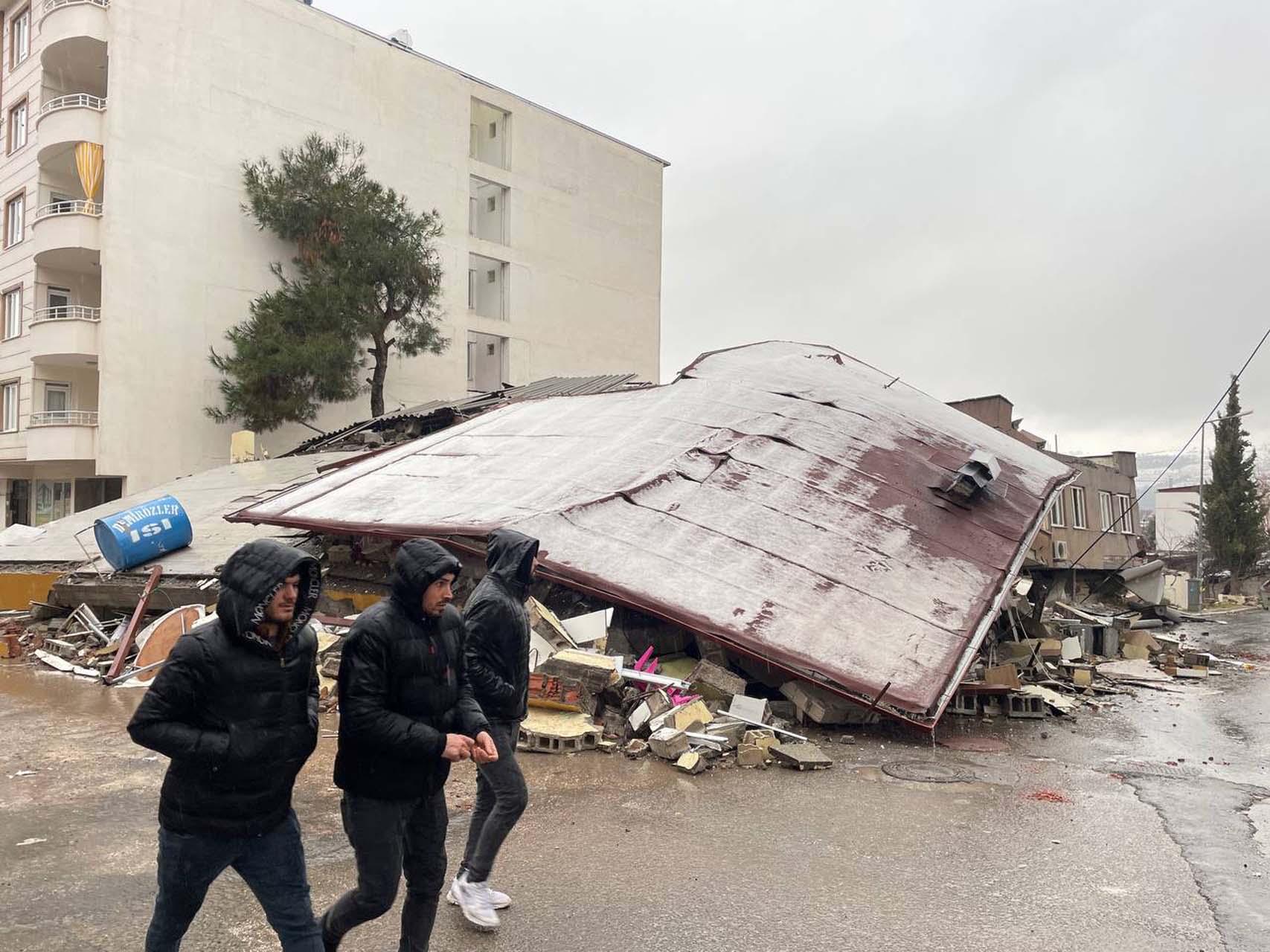 AFAD, 7.4 olarak açıklamıştı! Kandilli Rasathanesi depremin büyüklüğünü 7.7 olarak duyurdu 