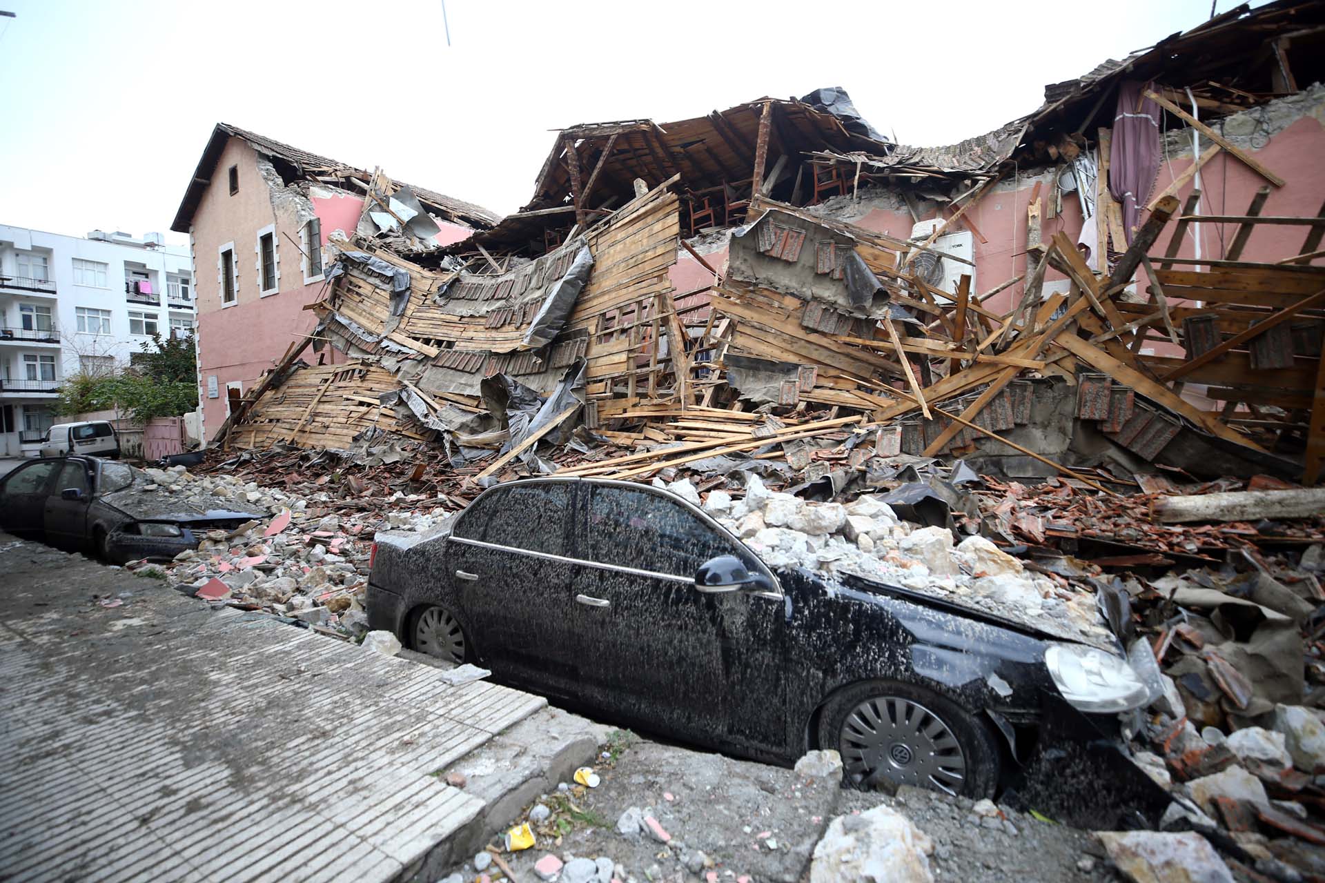 AFAD, 7.4 olarak açıklamıştı! Kandilli Rasathanesi depremin büyüklüğünü 7.7 olarak duyurdu 