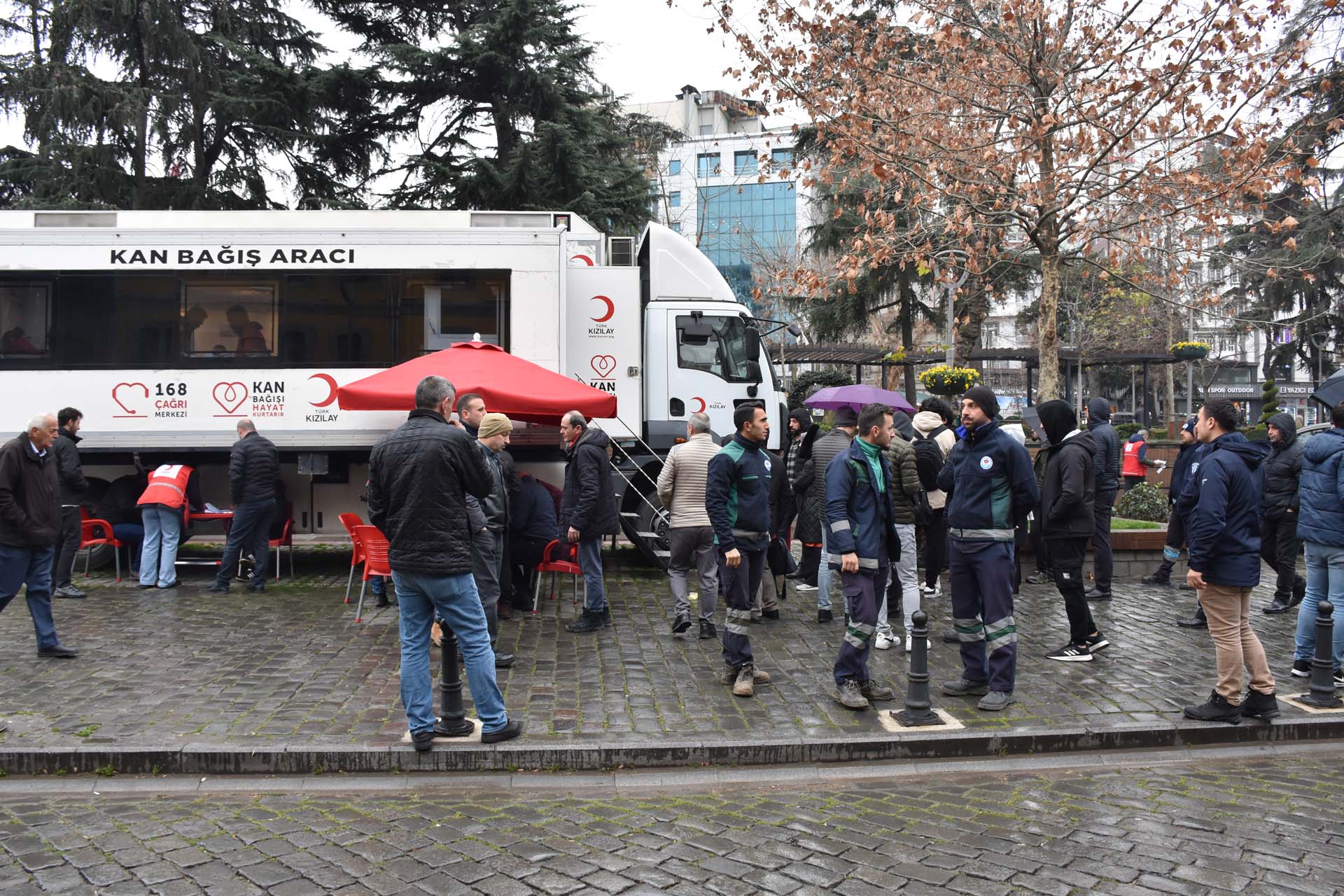 aa-20230206-30191065-30191062-trabzonda-depremzedeler-icin-kan-bagisi.jpg