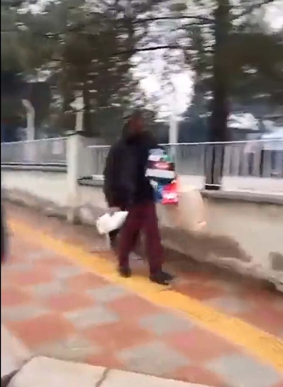 İnsanlığın öldüğü görüntüler! Vicdansızlar depremi fırsat bilip dükkanları yağmaladı! 