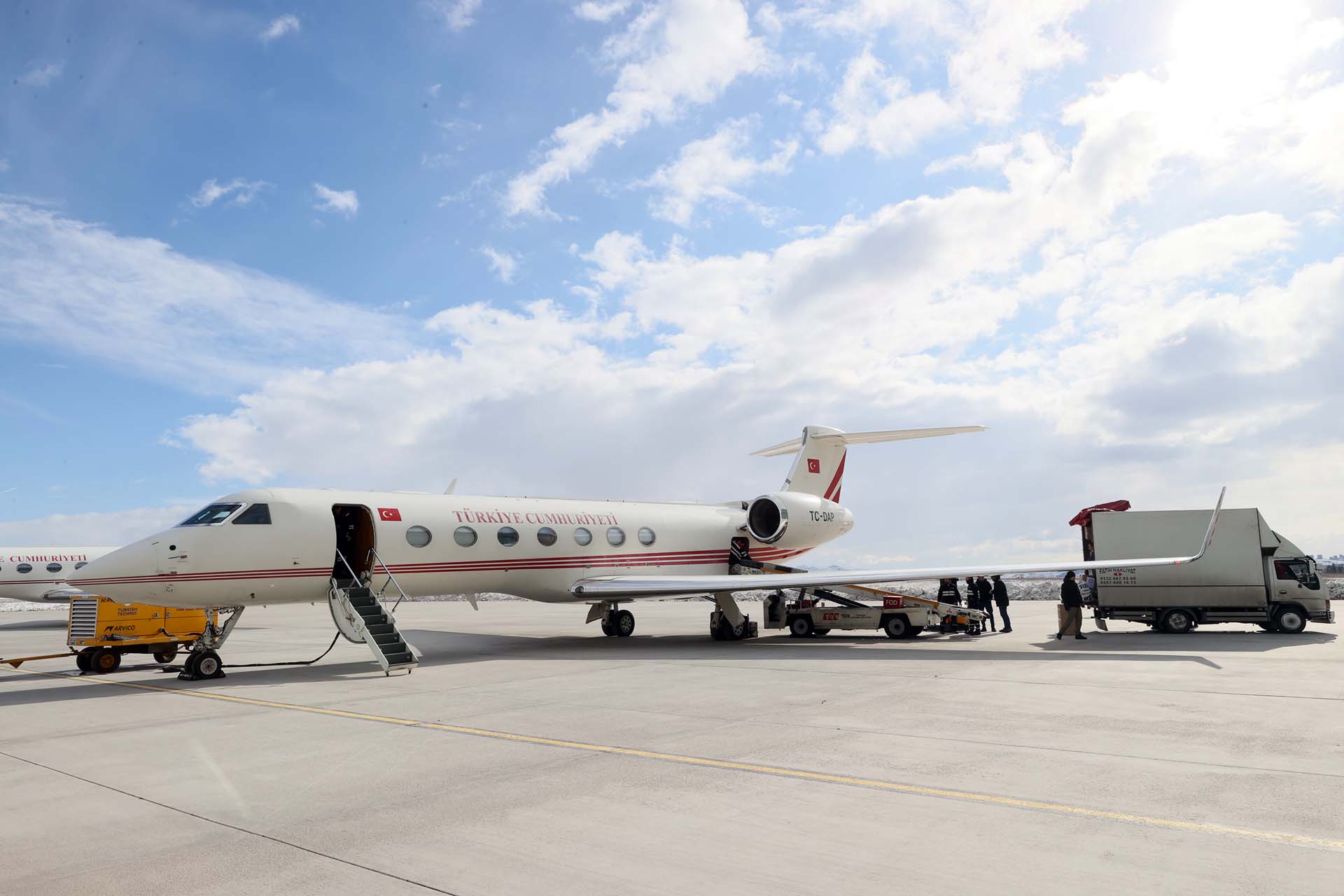 Cumhurbaşkanlığı 2 uçağını arama kurtarma ve sağlık ekiplerine tahsis etti. Bölgeye tıbbi destek gönderiliyor!