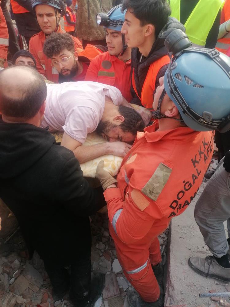 TTK Kandilli ekibi Hatay'da görev yapıyor: 8 kişiyi enkazdan sağ olarak çıkardılar
