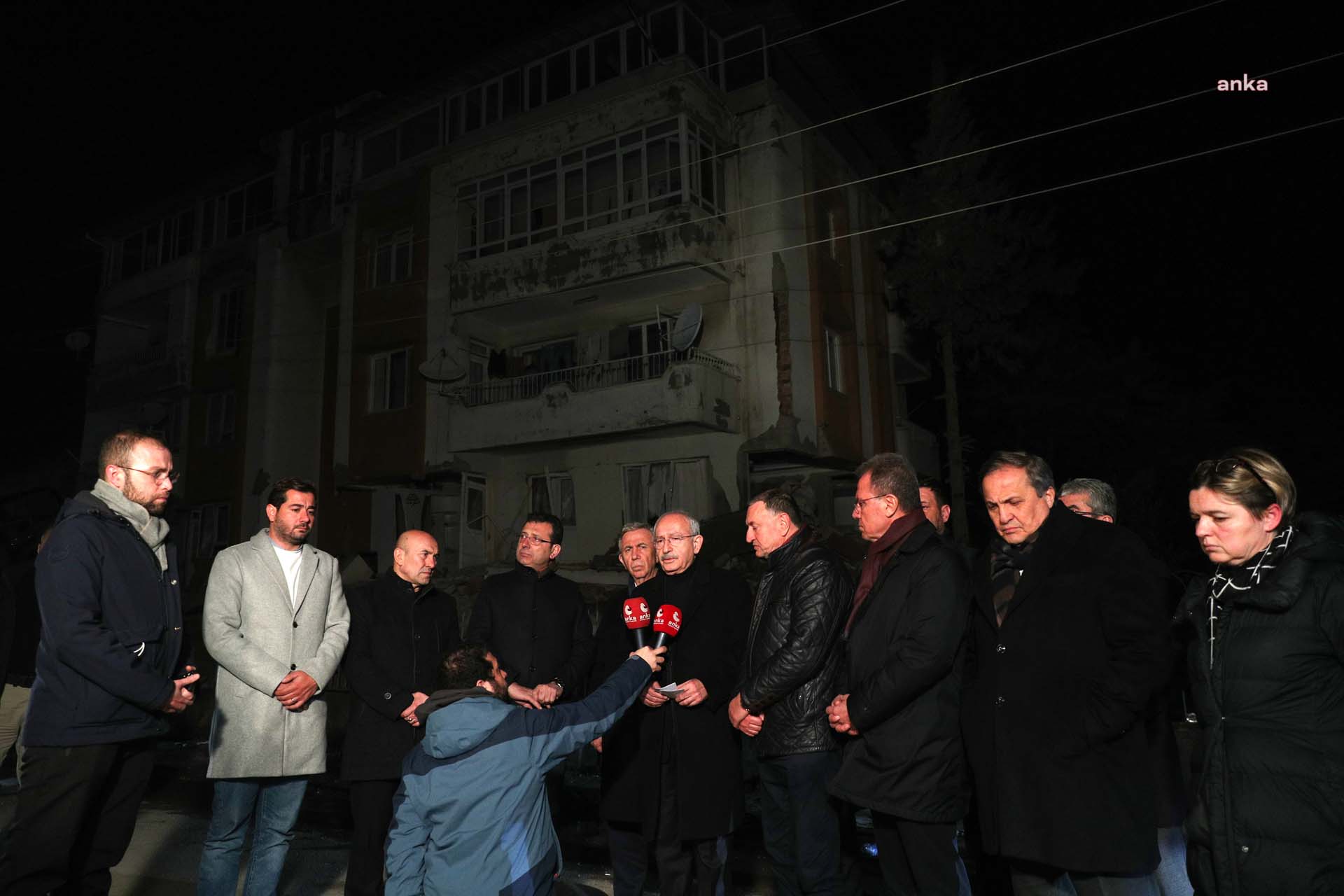 Kılıçdaroğlu, deprem felaketinde siyaset yaptı: Bürokratlar çalışmak istiyorlar, ama önlerine engeller konuyor