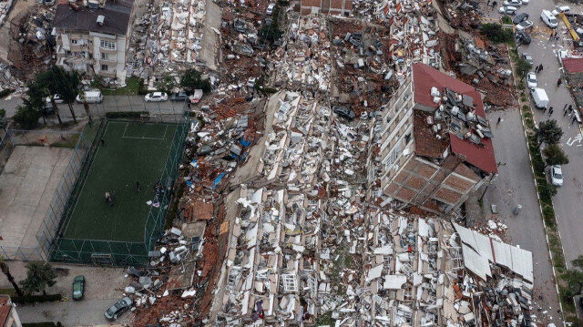 Yeni binalar depremde neden yıkıldı, İhmal var mı? Konun uzmanı açıkladı!