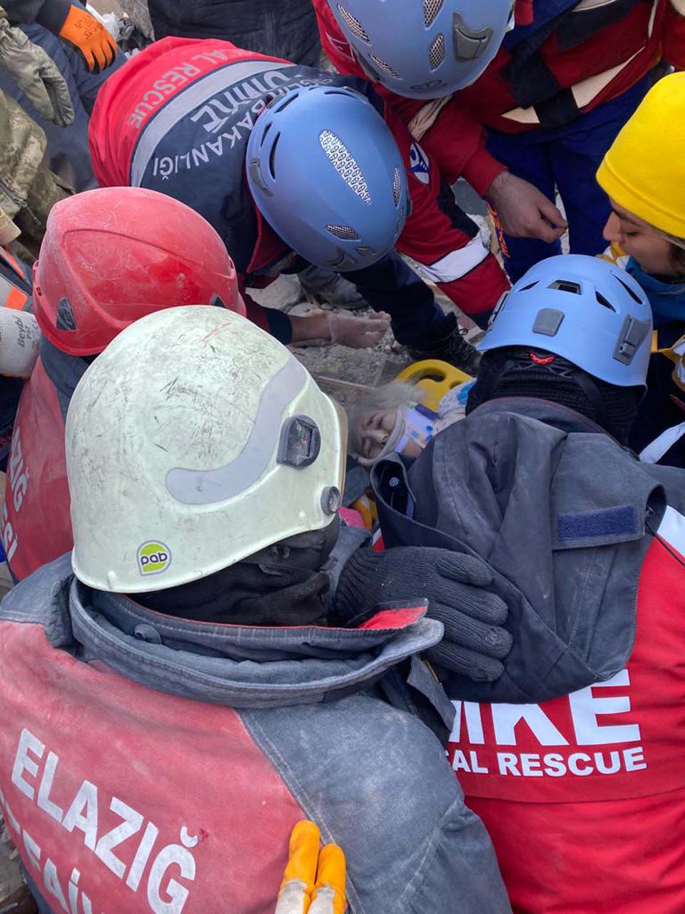 Malatya'da mucize kurtuluş: 84 yaşındaki Fatma teyze, 62 saat sonra enkazdan çıkarıldı 