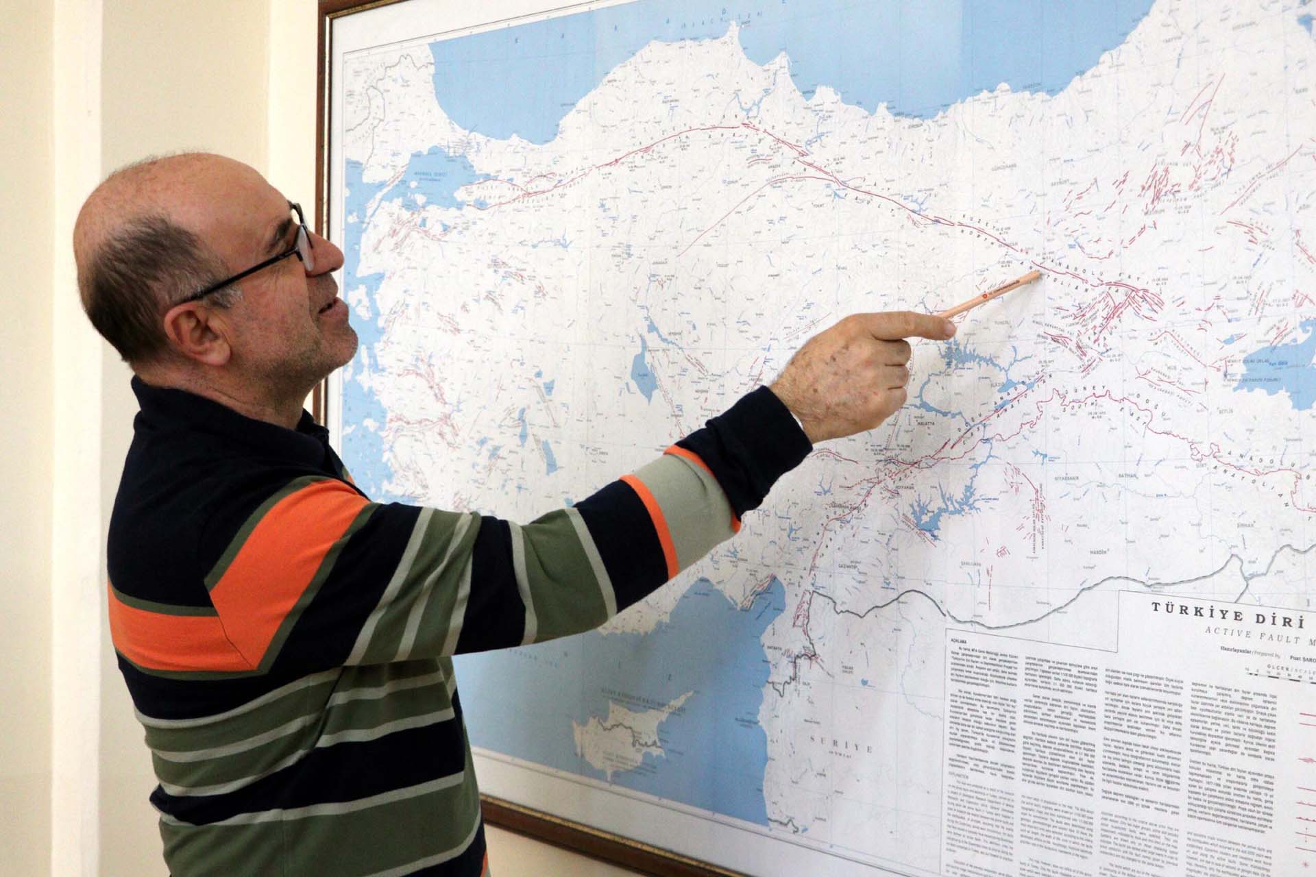 Kahramanmaraş depremi rayları büktü! Görenler gözlerine inanamadı! 