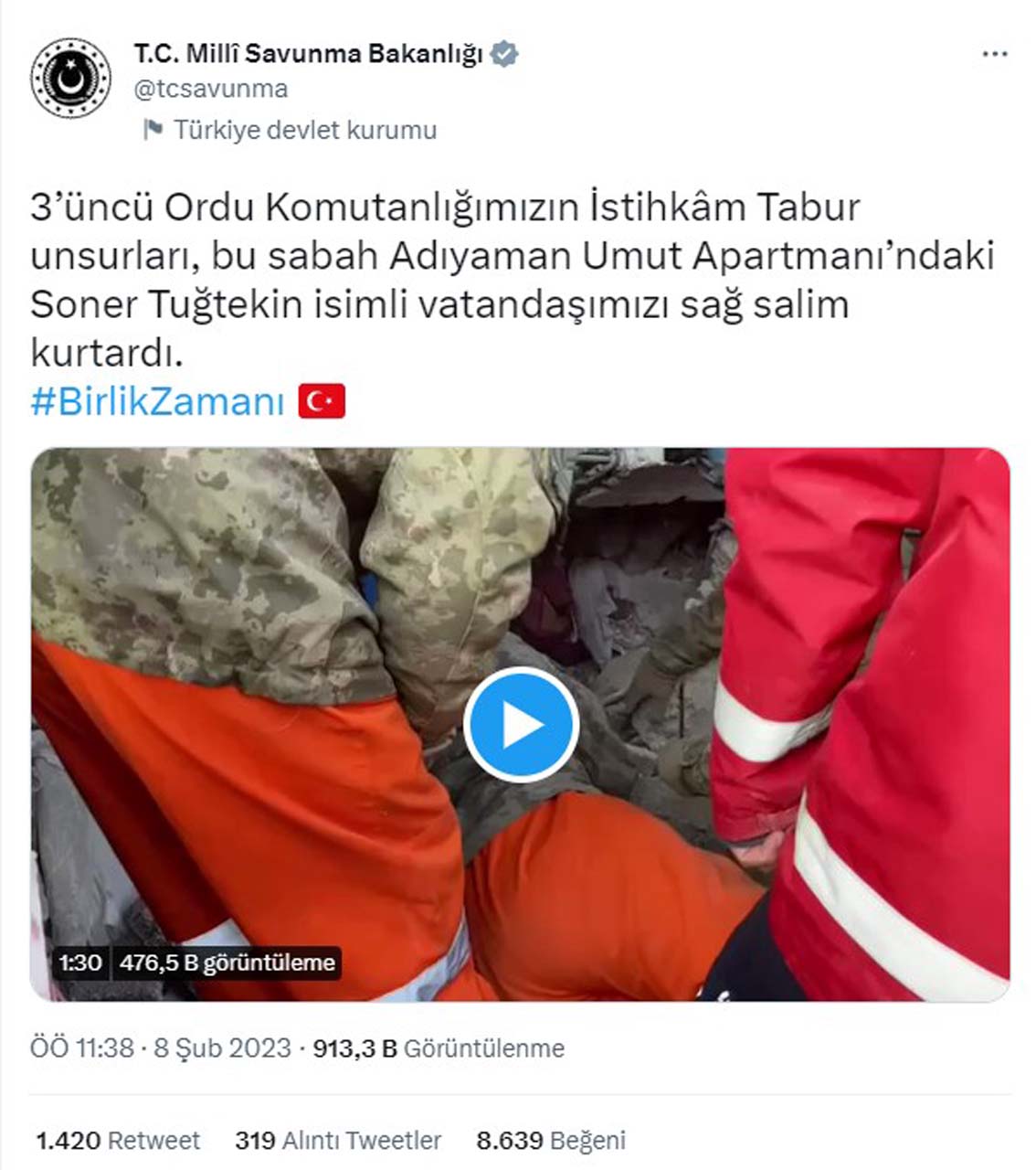 Elindeki sigarayı bırakmadı! Deprem'den sağ kurtulan adam işte böyle çıktı!